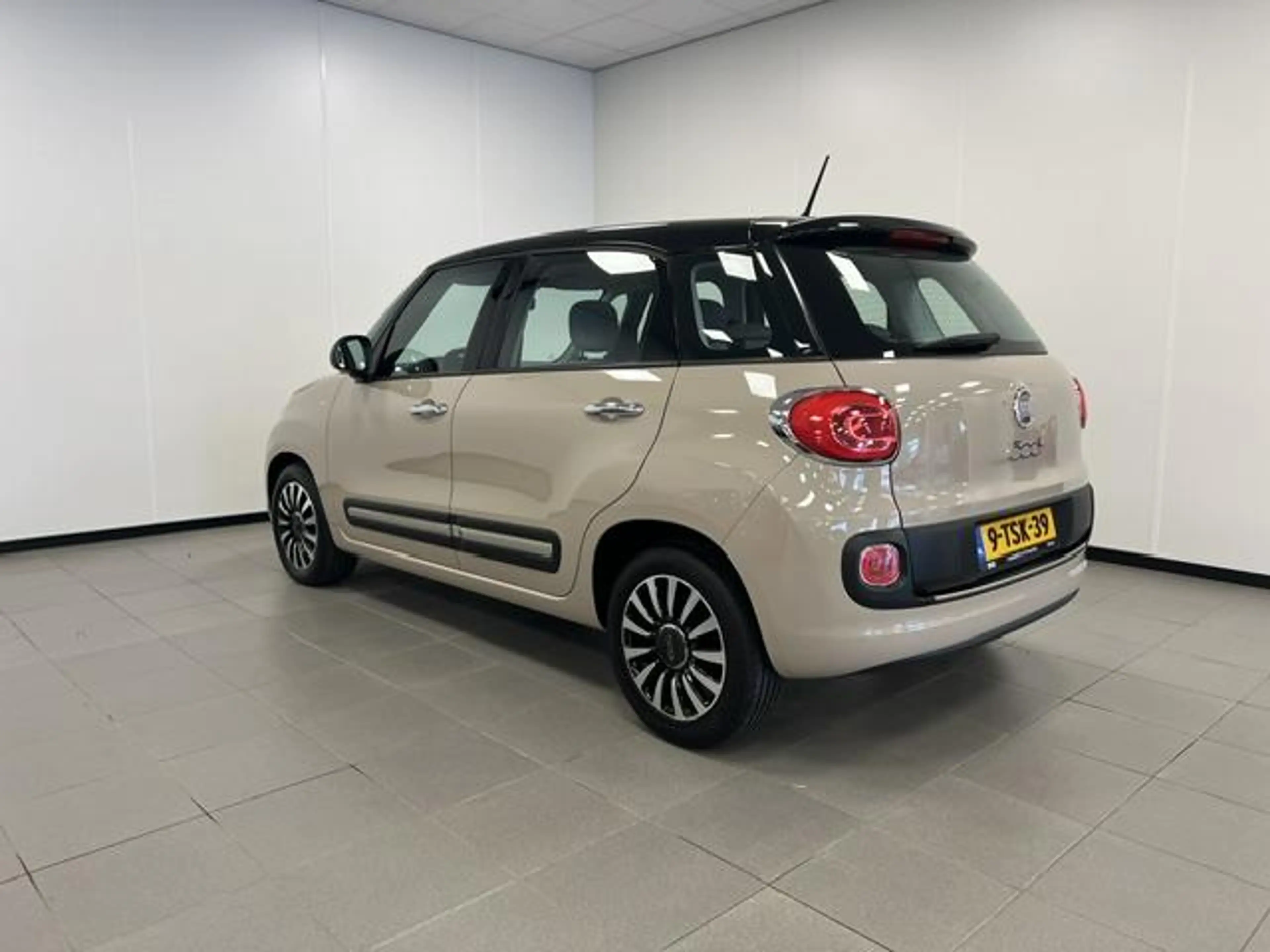 Fiat 500L 0.9 TwinAir Easy Eco Airco / Navigatie / hoge inst — photo 3