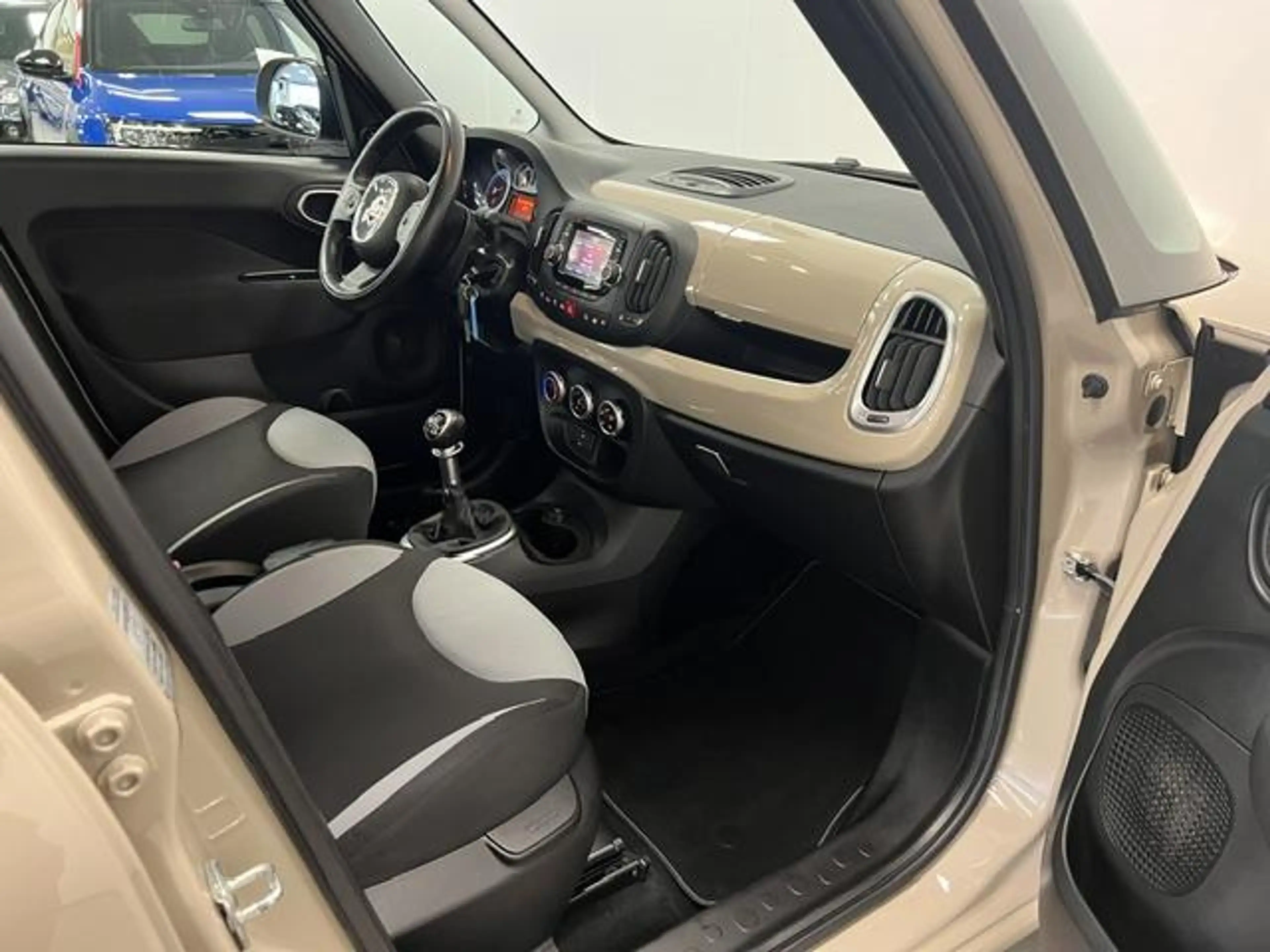 Fiat 500L 0.9 TwinAir Easy Eco Airco / Navigatie / hoge inst — photo 8