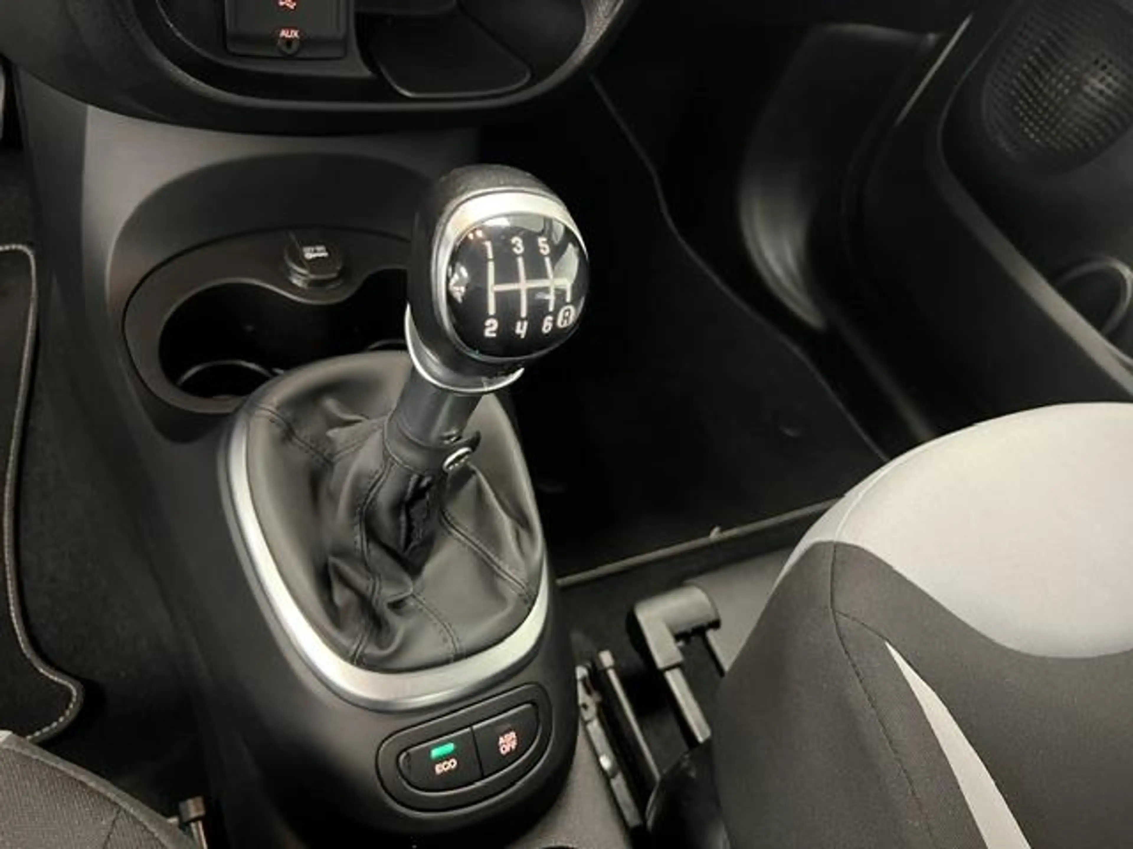 Fiat 500L 0.9 TwinAir Easy Eco Airco / Navigatie / hoge inst — photo 14
