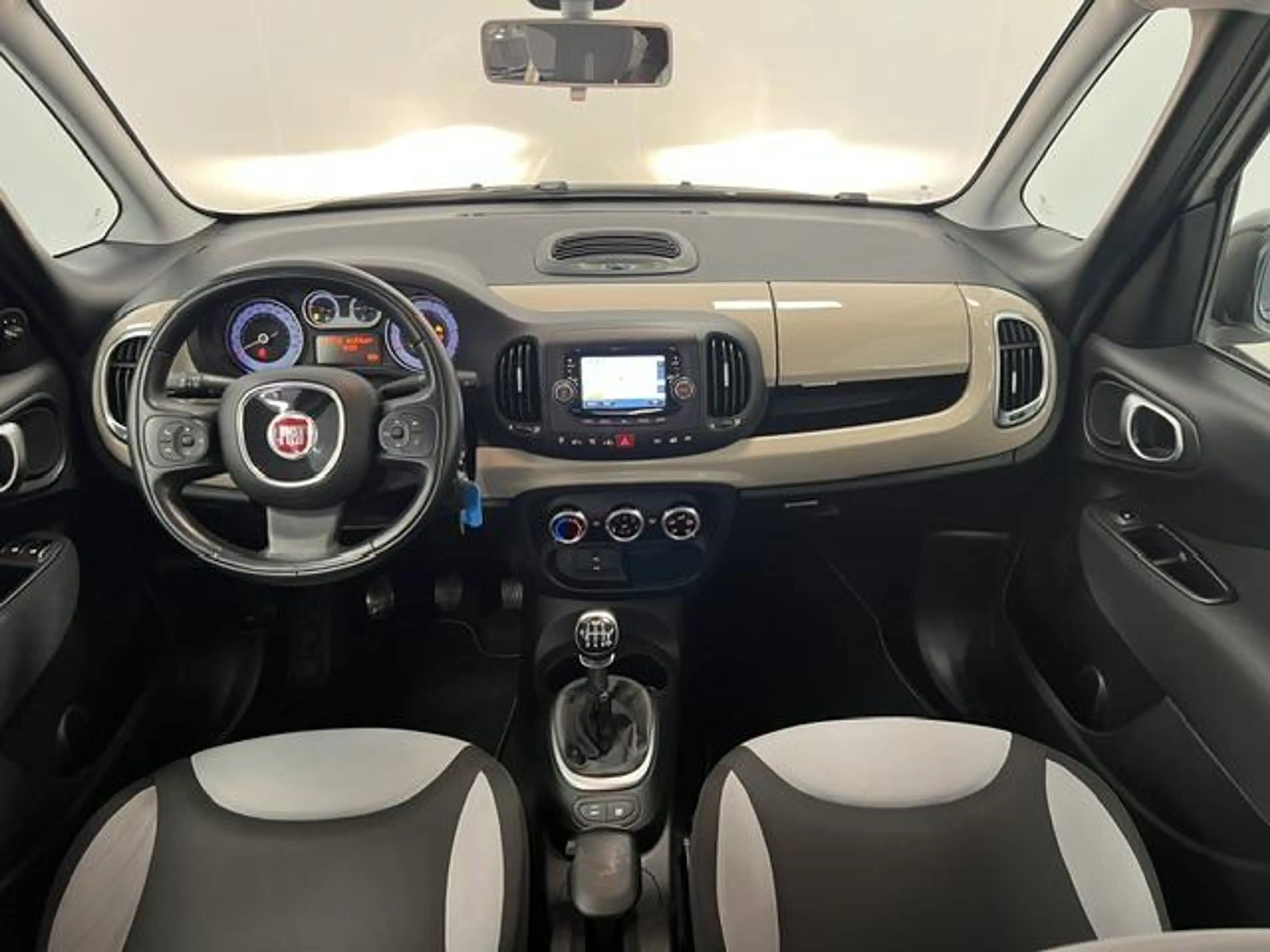 Fiat 500L 0.9 TwinAir Easy Eco Airco / Navigatie / hoge inst — photo 2