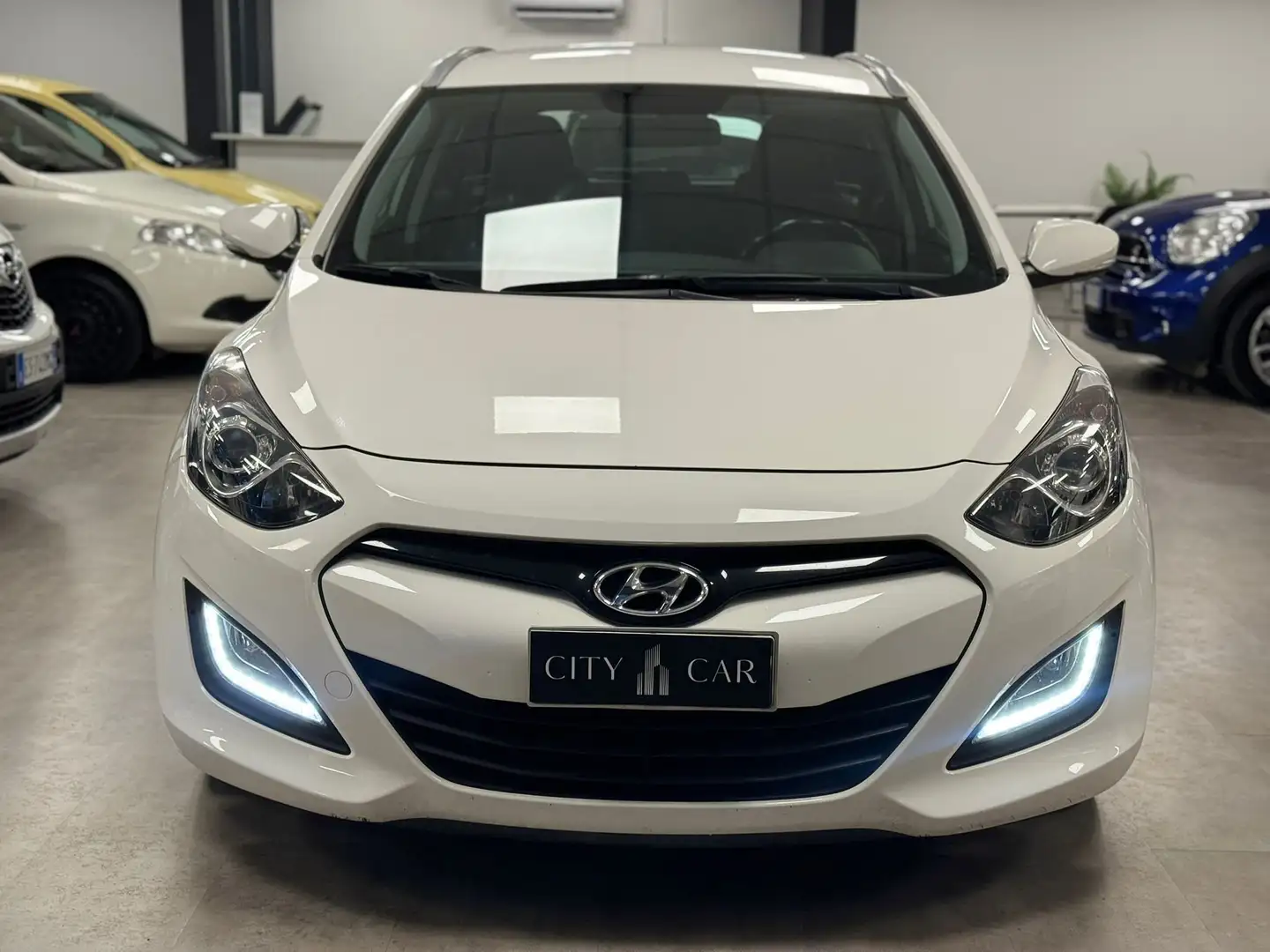 Hyundai i30 Wagon 1.6 crdi Classic 110cv Weiß - 2