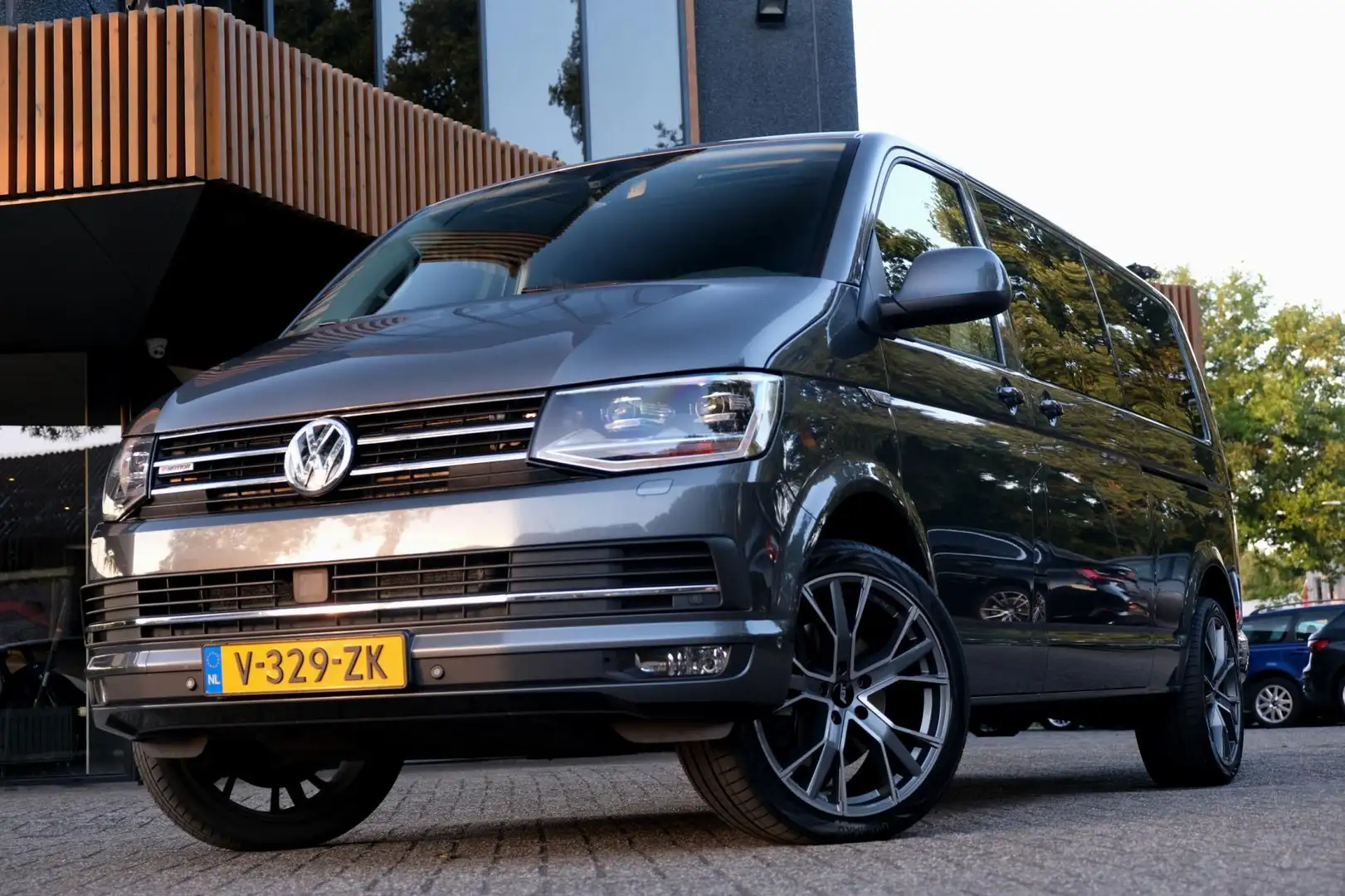 Volkswagen Transporter 2.0 TDI L2H1 DC 4Motion Highline/EXCL.BTW/ACC/Schu Grijs - 1