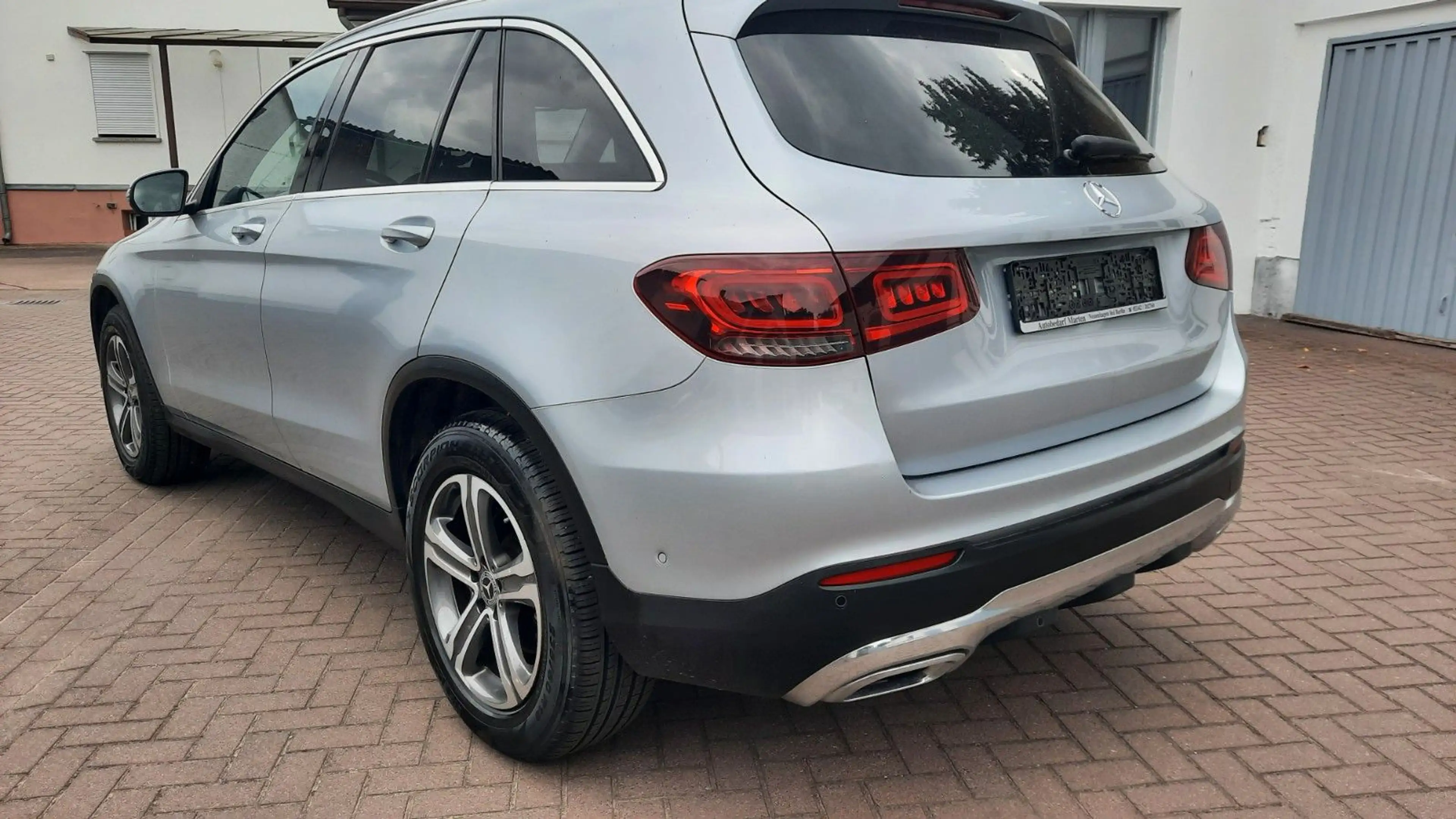 Mercedes-Benz GLC 220 d 4Matic/ Distronic/Spur/Kamera/1Hand — photo 9