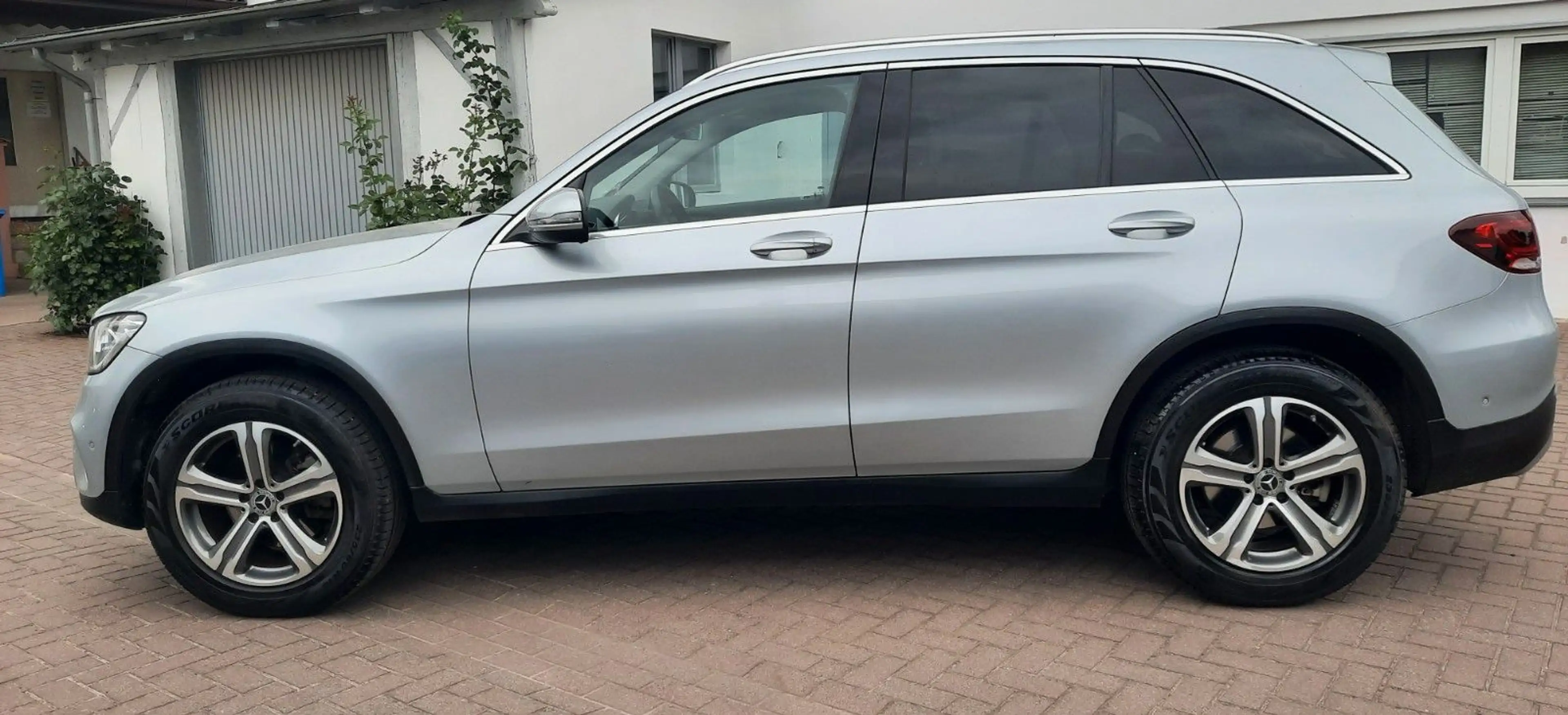 Mercedes-Benz GLC 220 d 4Matic/ Distronic/Spur/Kamera/1Hand — photo 12