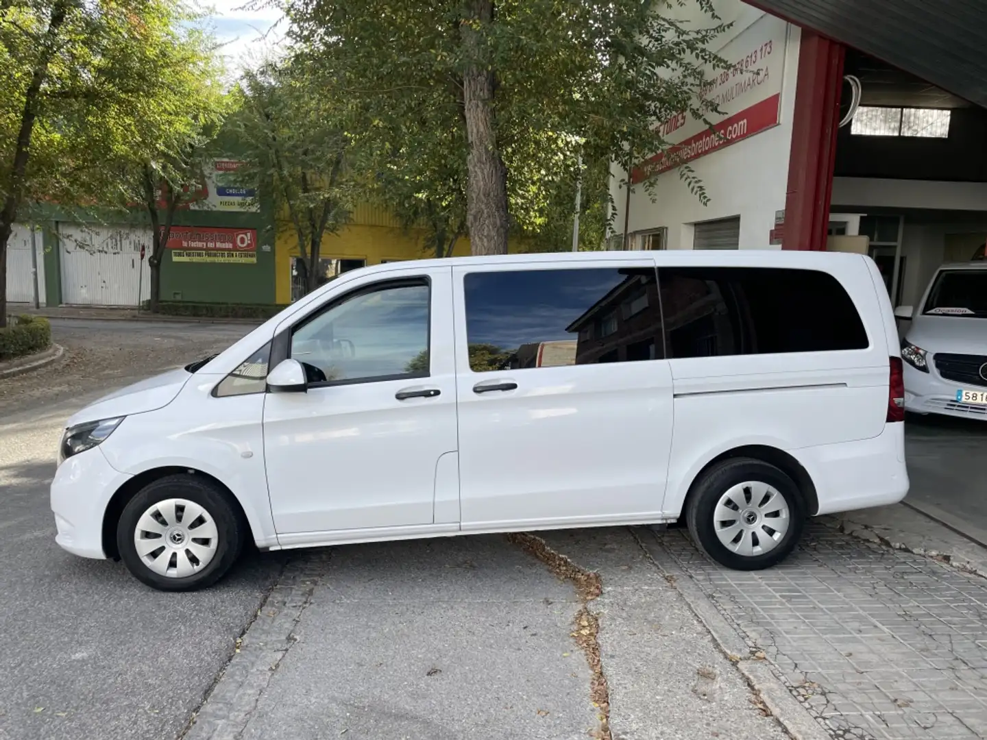 Mercedes-Benz Vito Tourer 110 CDI tD Pro Larga Blanco - 1