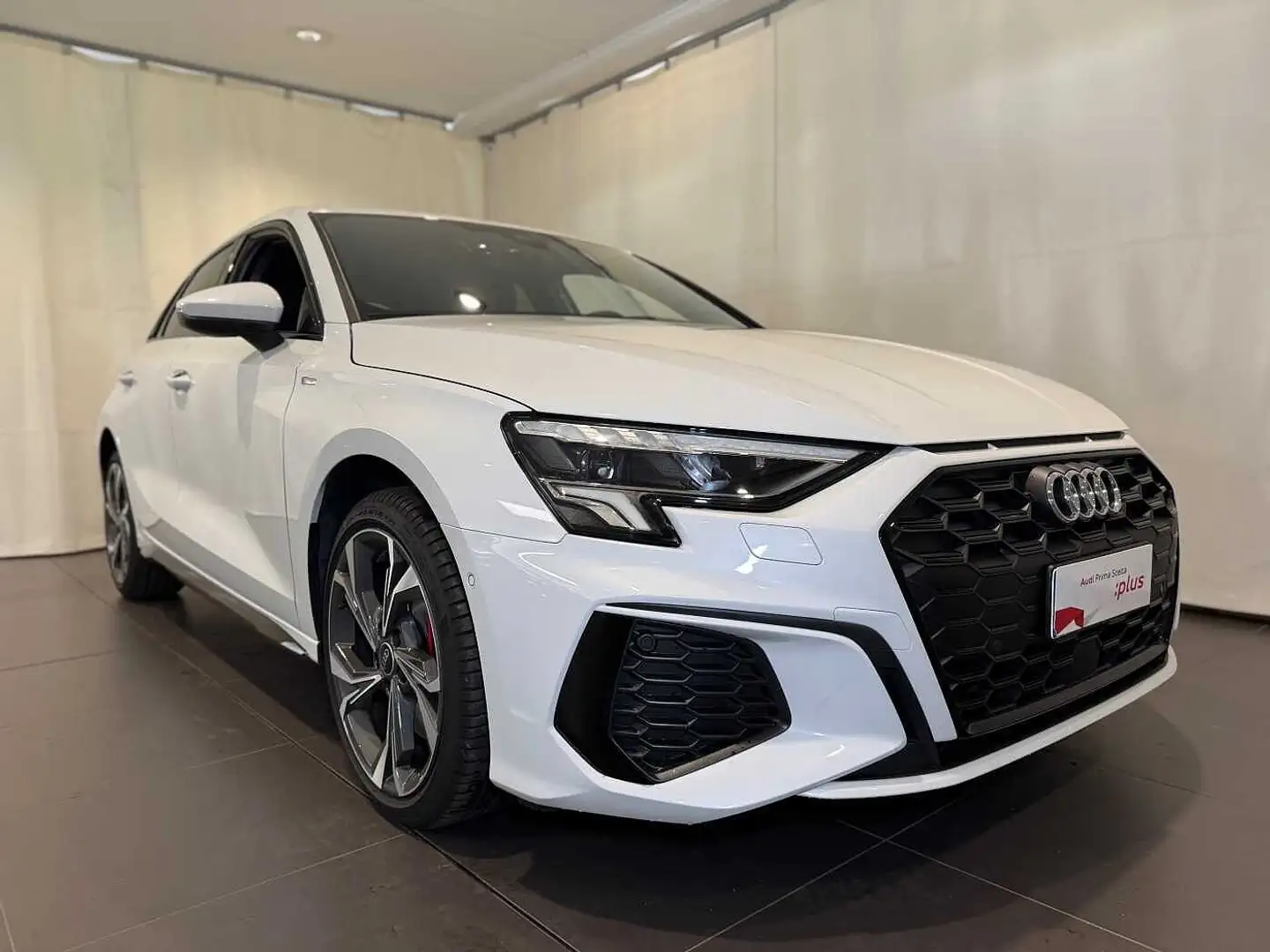 Audi A3 4ª serie SPB 45 TFSI e S tronic S line edition Bianco - 1