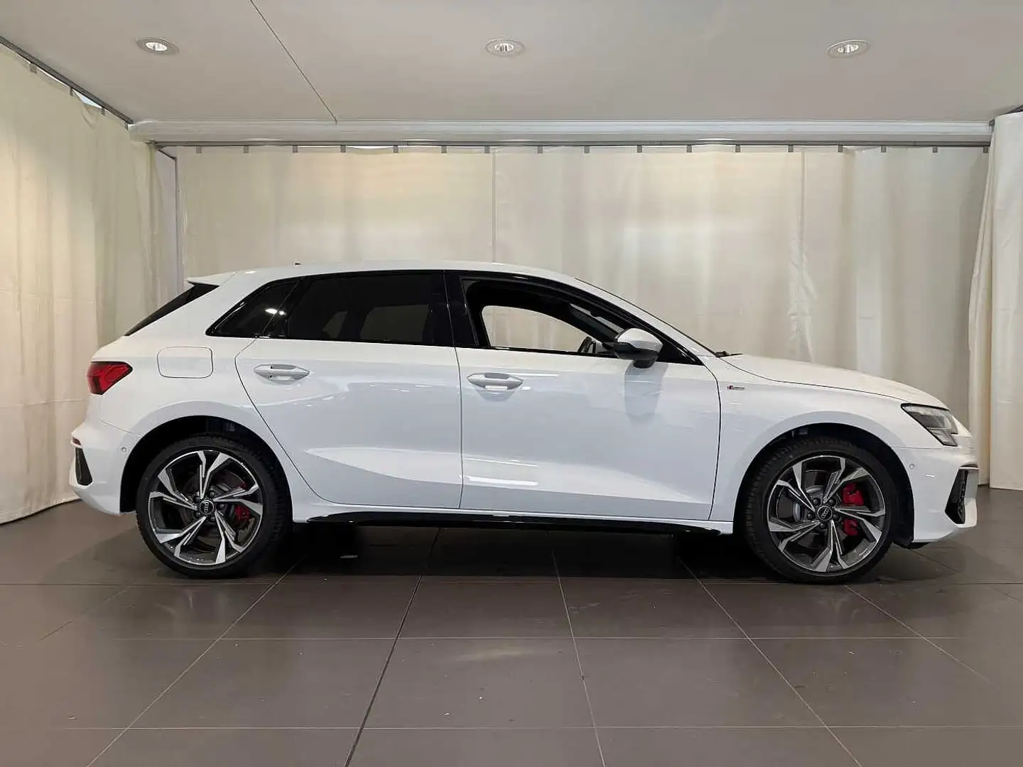 Audi A3 4ª serie SPB 45 TFSI e S tronic S line edition Bianco - 2