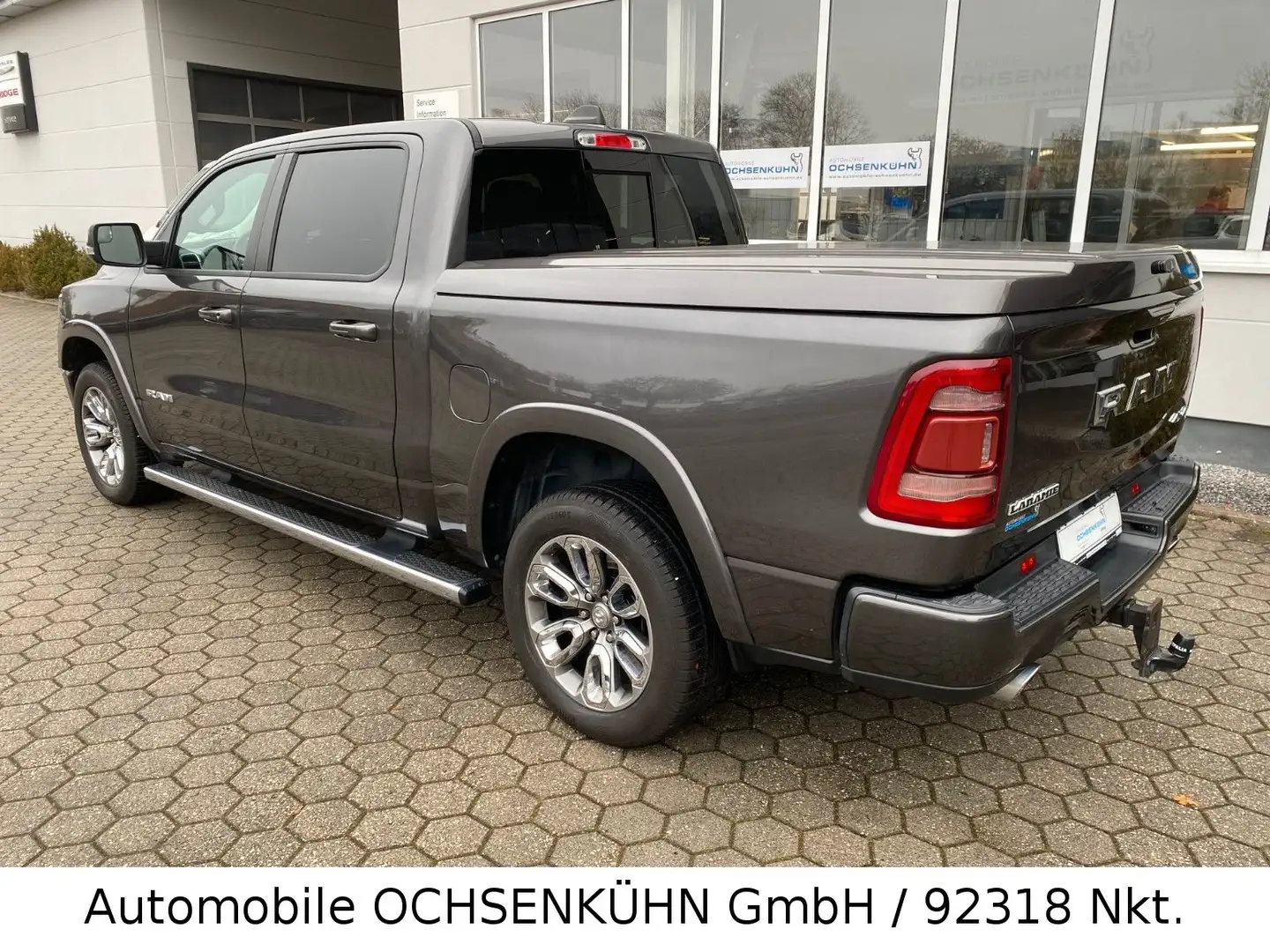 Dodge RAM 1500 5,7 V8 Laramie / Sitzl., Luftf., LED Grijs - 2