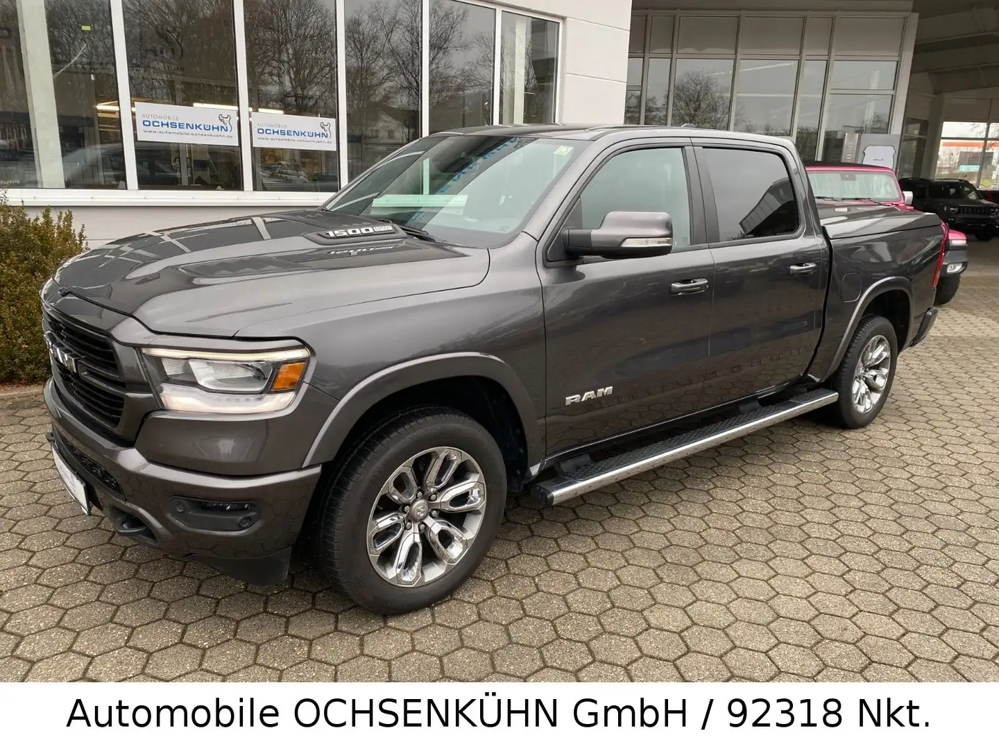 Dodge RAM 1500 5,7 V8 Laramie / Sitzl., Luftf., LED Grijs - 1