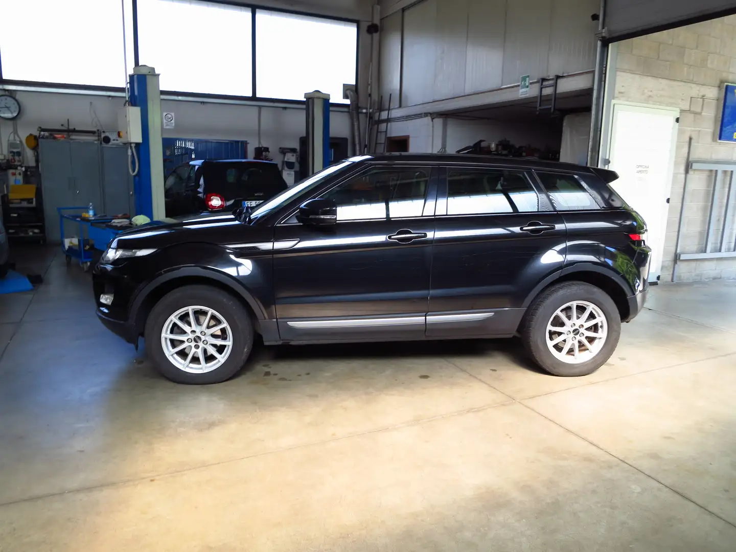 Land Rover Range Rover Evoque Range Rover Evoque 5p 2.2 td4 Pure 150cv Nero - 2
