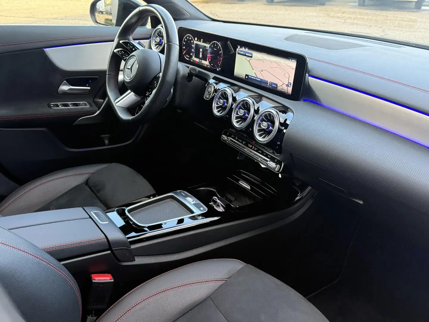 Mercedes-Benz CLA 180 Shooting Brake CLA AMG Line - 2