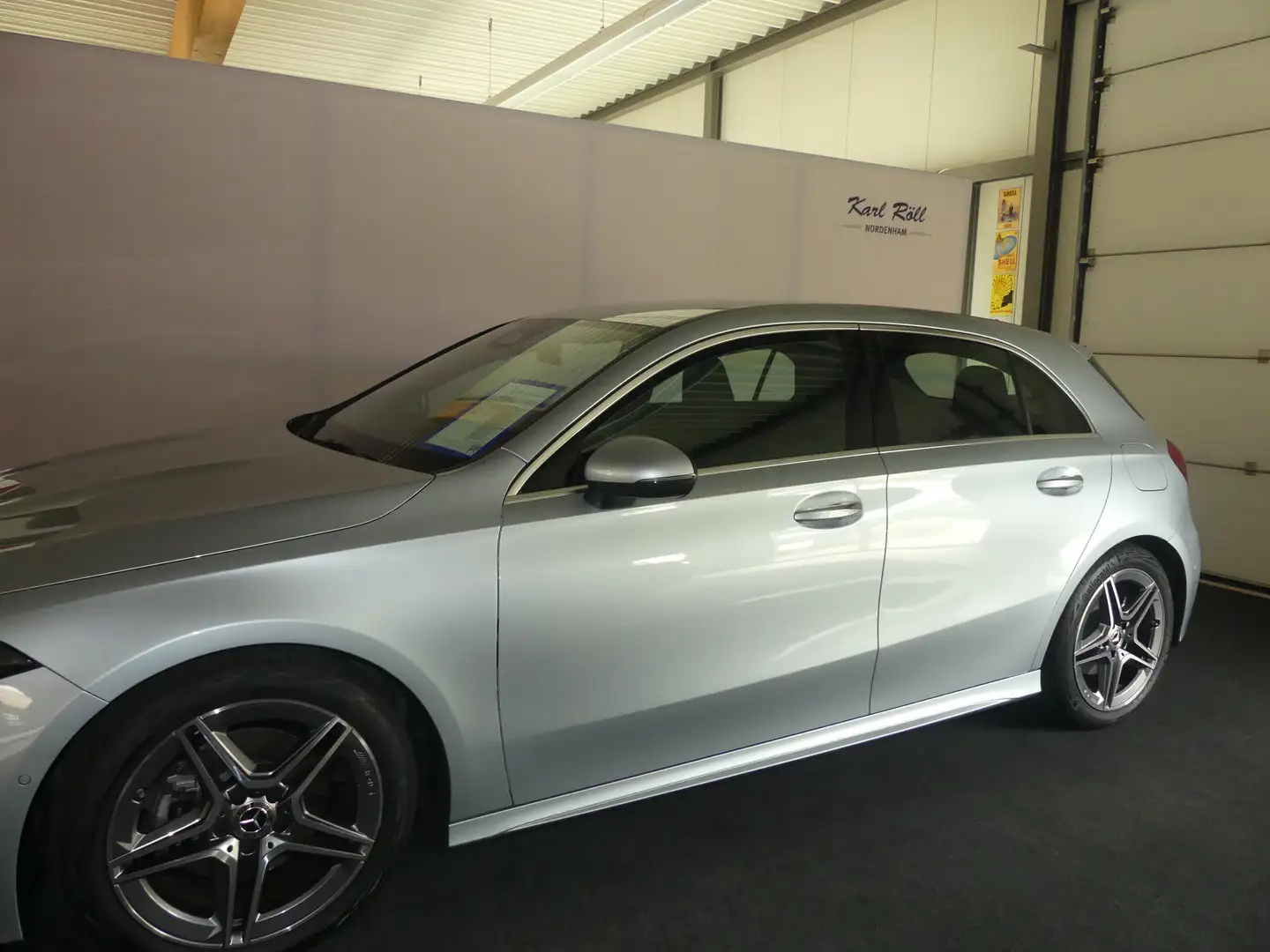 Mercedes-Benz A 200 AMG-LINE Advanced Plus, AHK, LED, RFK, SHZ, NAVI. Grijs - 2