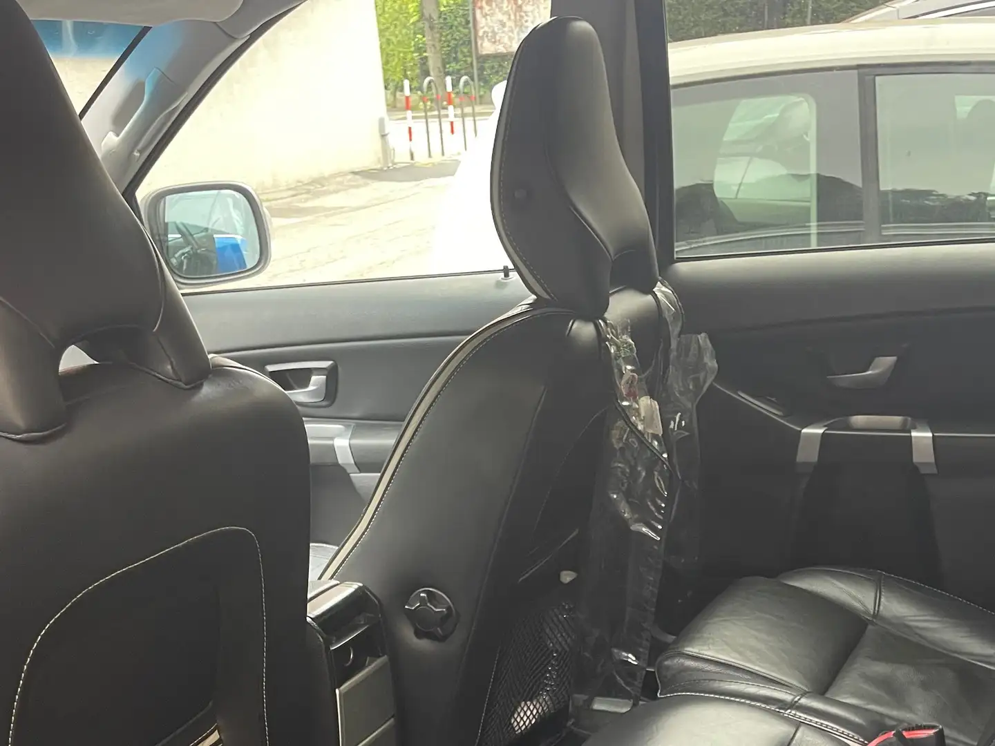 Volvo XC90 XC90 2.4 d5 R-Design srebrna - 1
