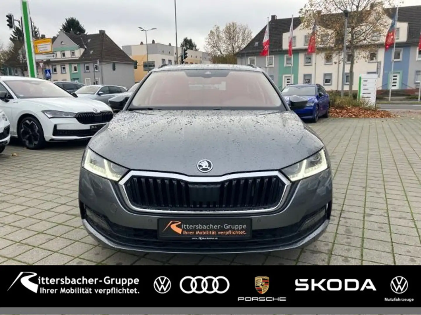 Skoda Octavia Combi 2.0 TDI DPF Clever beheizb. WSS Grijs - 1