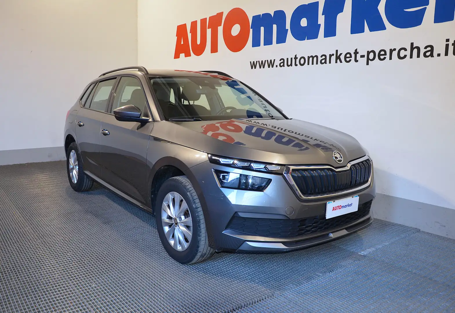 Skoda Kamiq 1.0 TSI Ambition 110cv Gris - 2