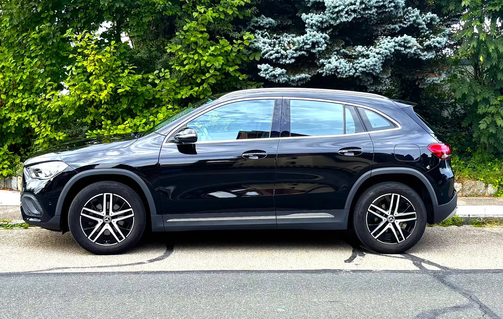 Mercedes-Benz GLA 200 GLA 200 7G-DCT Progressive Schwarz - 1