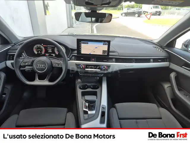 Audi A4 view 9