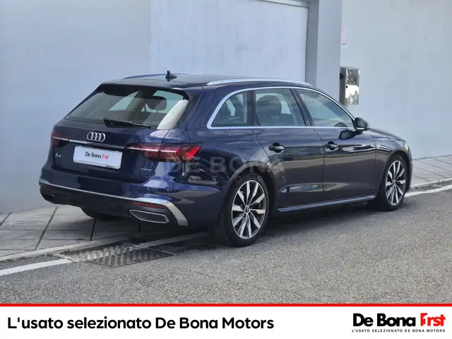 Audi A4 view 4