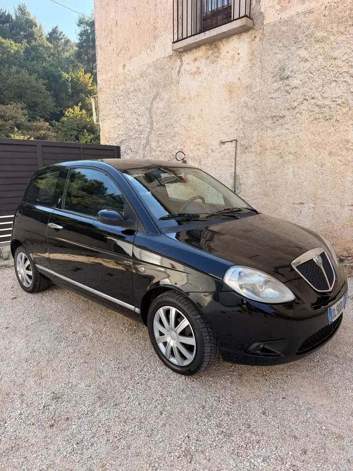 Lancia Ypsilon
