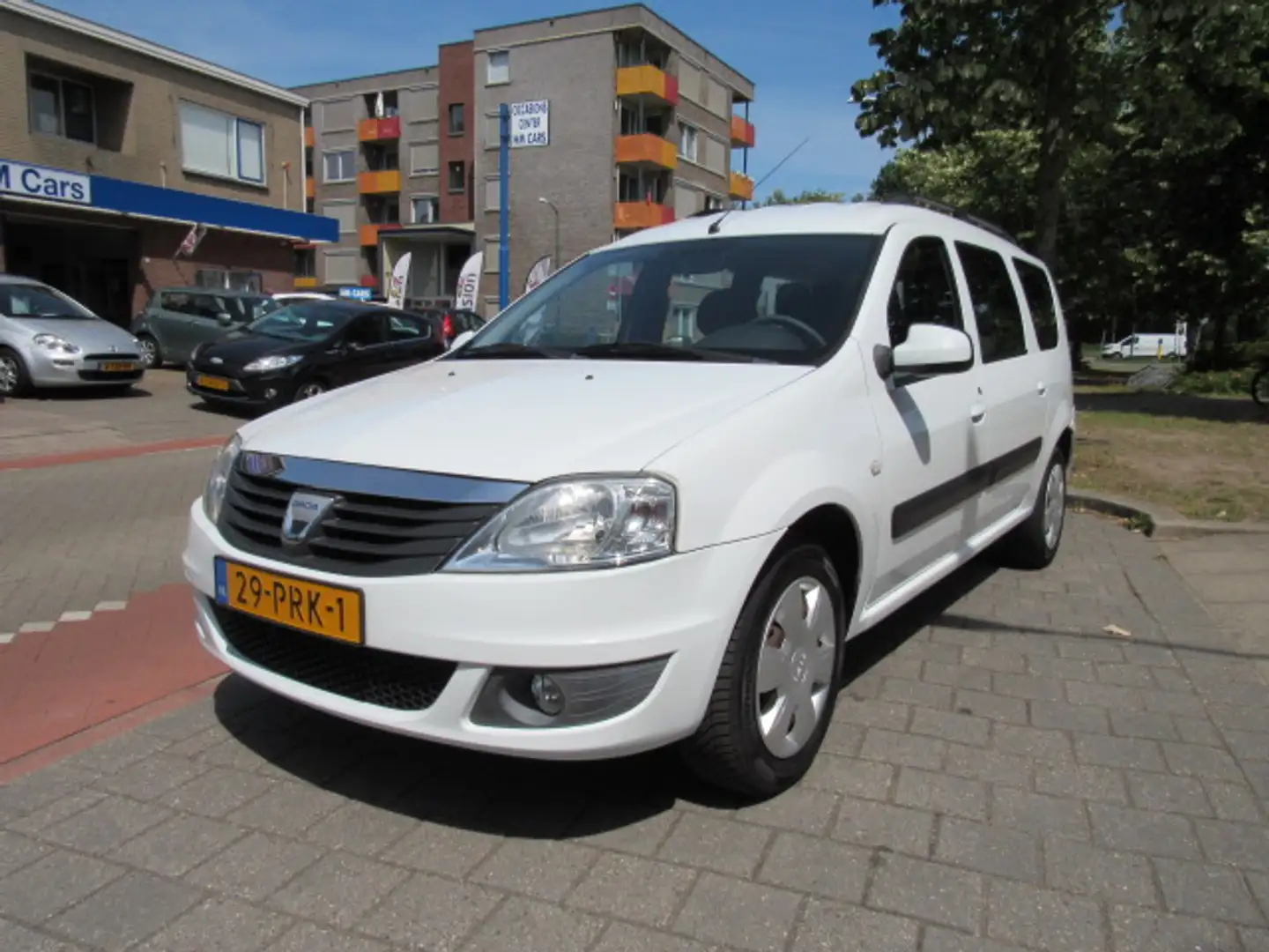 Dacia Logan 1.6 MPI 85 pk Airco Wit - 1