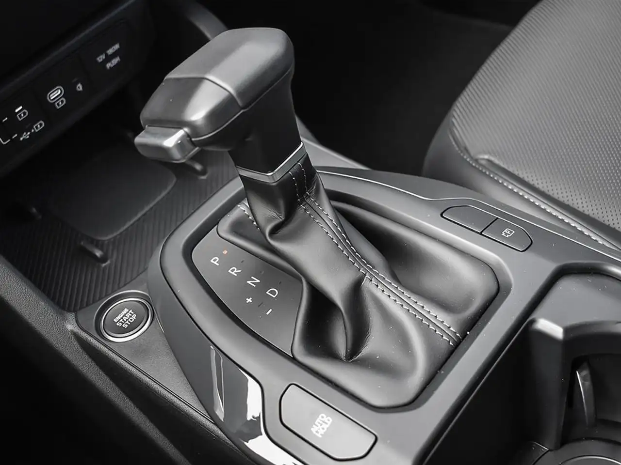 Kia K4 снимка Kia K4
