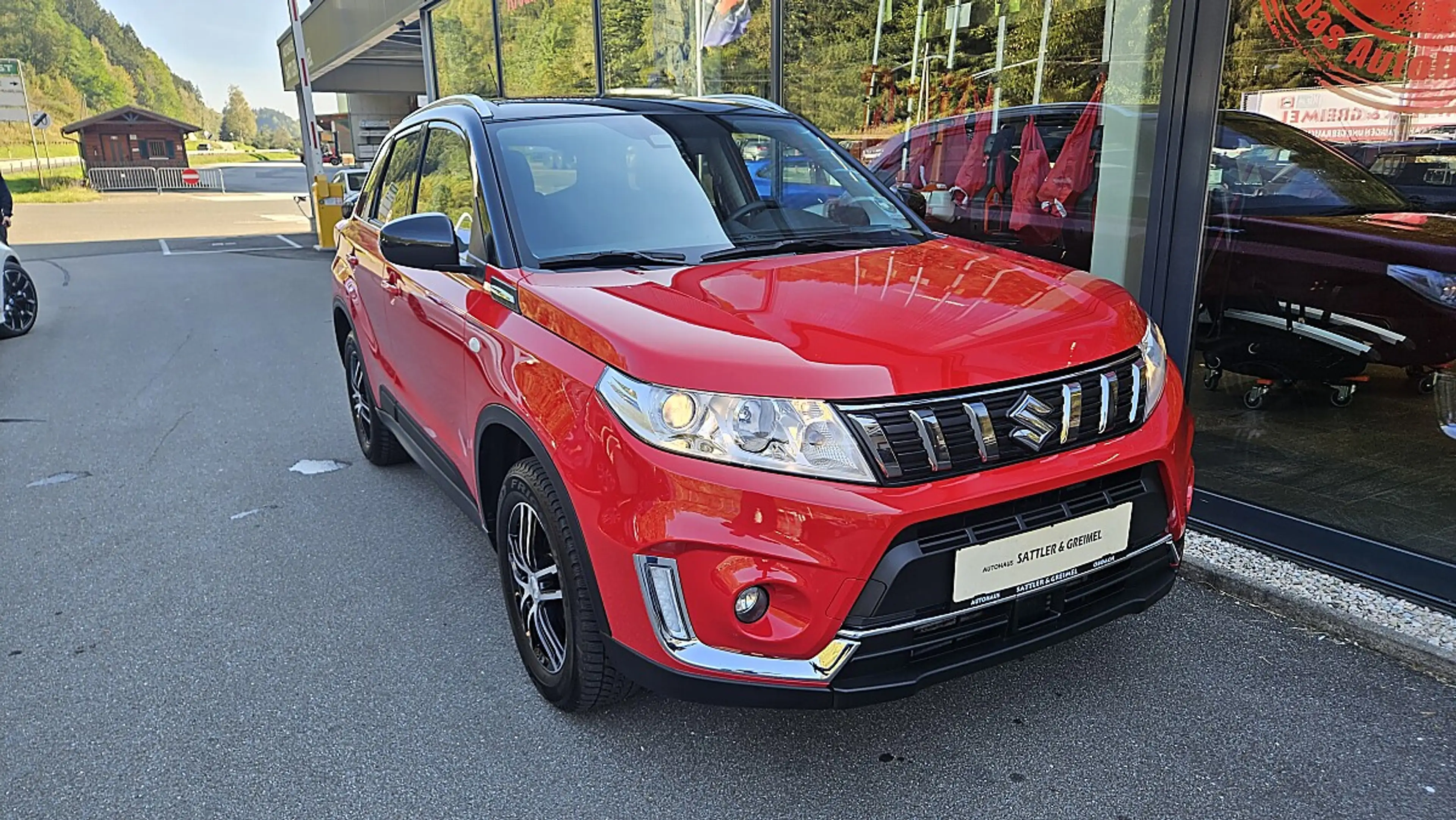 Suzuki Vitara 1,0 DITC ALLGRIP shine**AHV**8-fach bereift** — photo 5