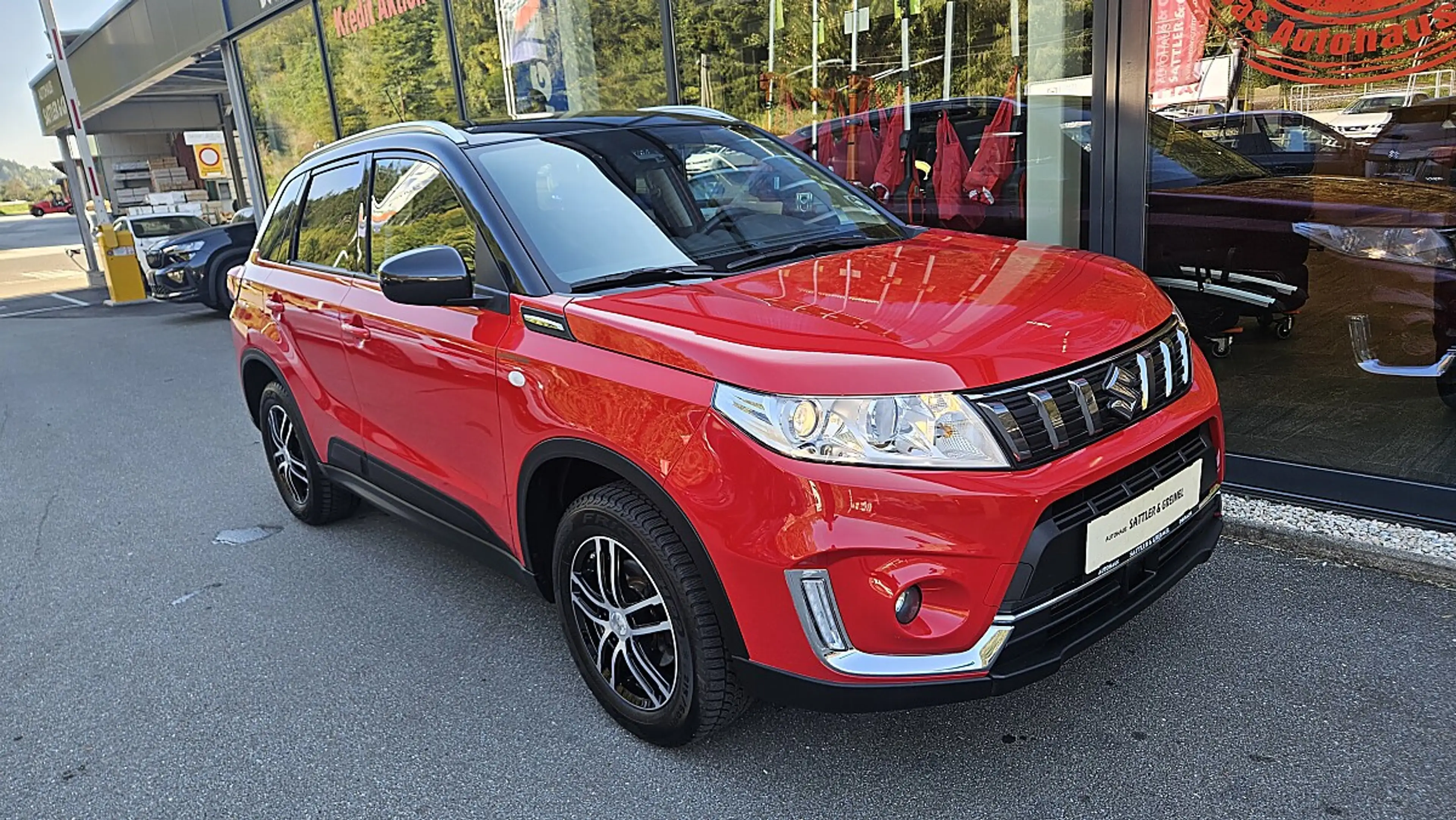 Suzuki Vitara 1,0 DITC ALLGRIP shine**AHV**8-fach bereift** — photo 4