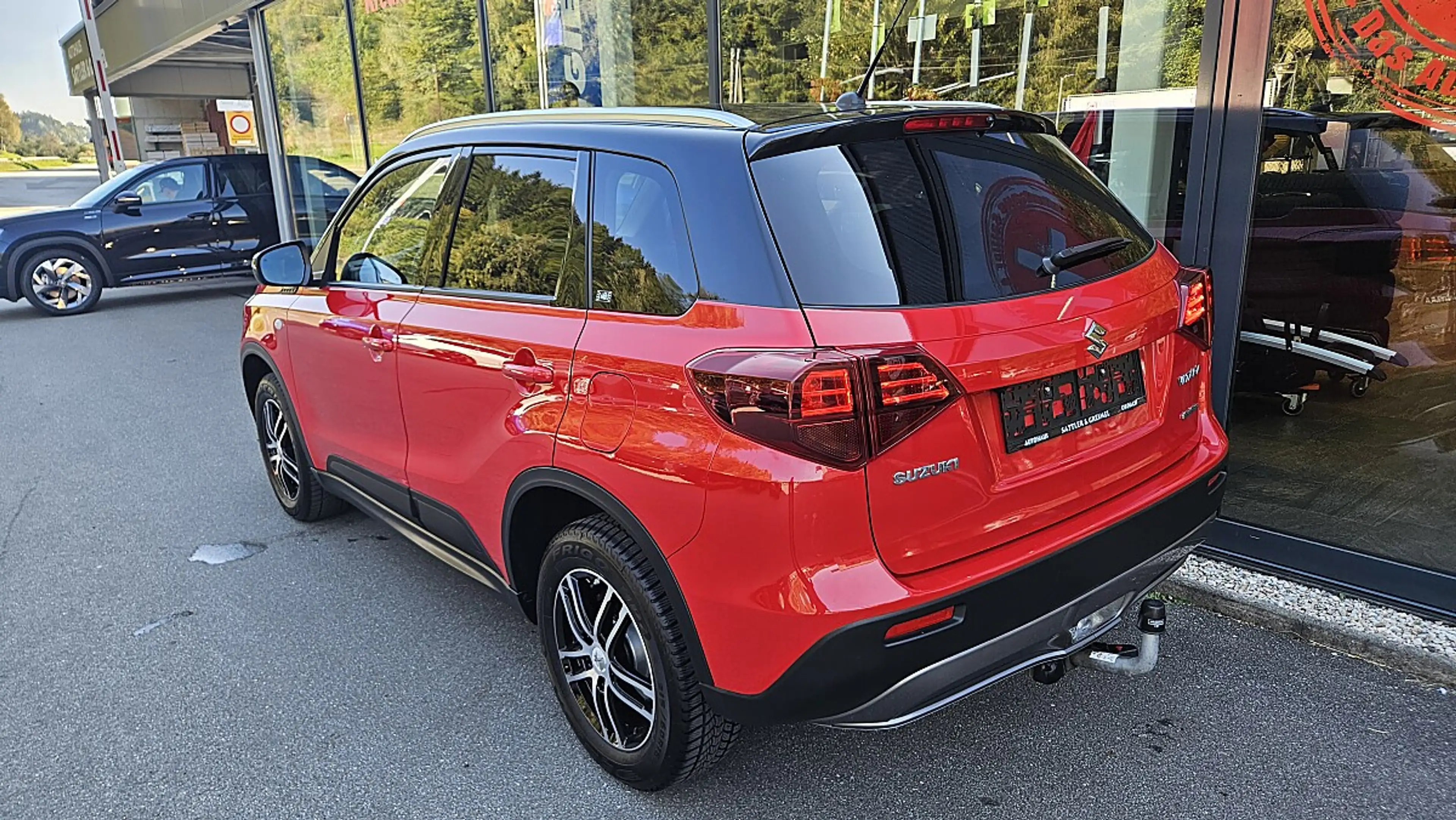 Suzuki Vitara 1,0 DITC ALLGRIP shine**AHV**8-fach bereift** — photo 8