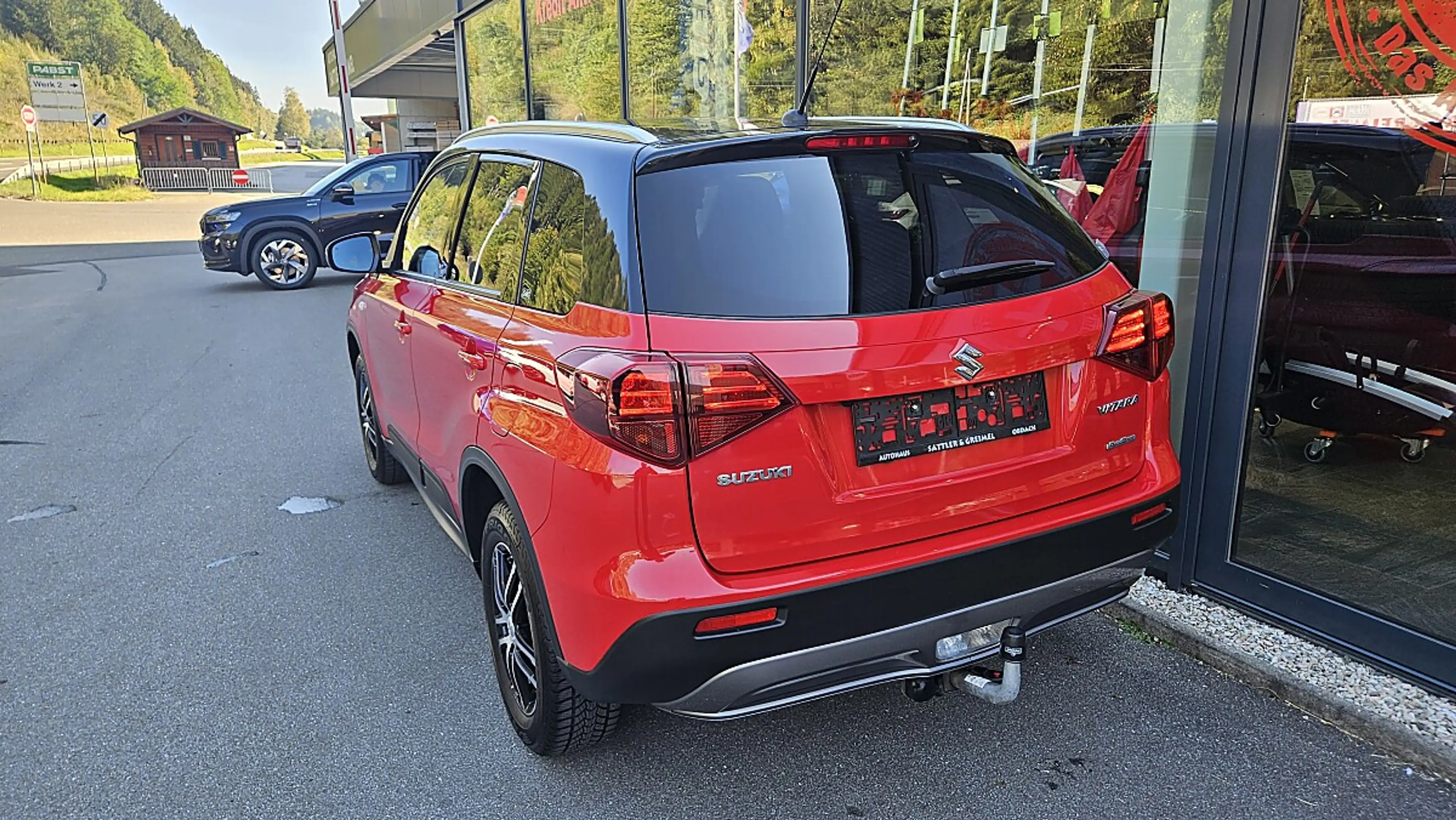 Suzuki Vitara 1,0 DITC ALLGRIP shine**AHV**8-fach bereift** — photo 9