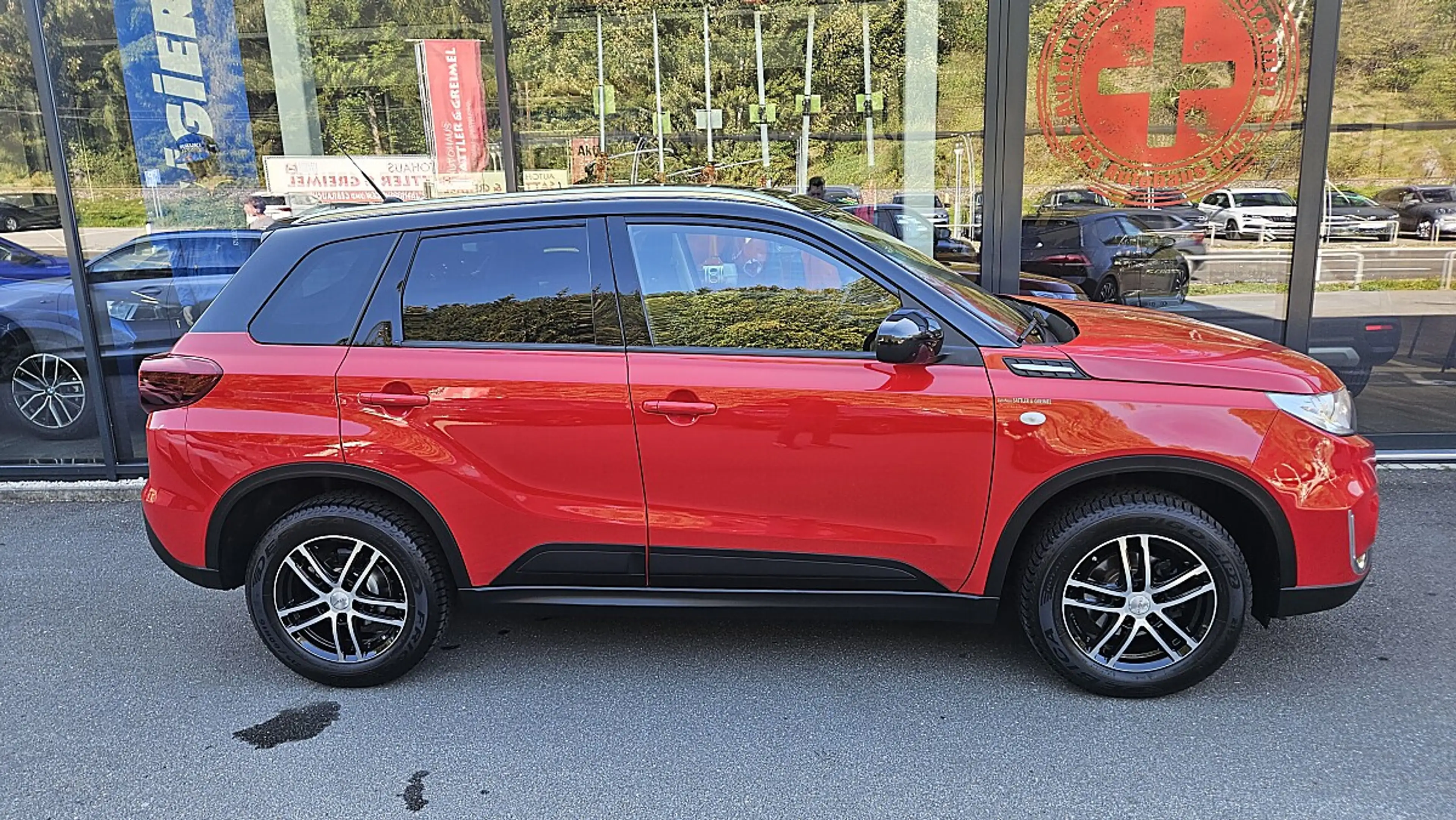 Suzuki Vitara 1,0 DITC ALLGRIP shine**AHV**8-fach bereift** — photo 7