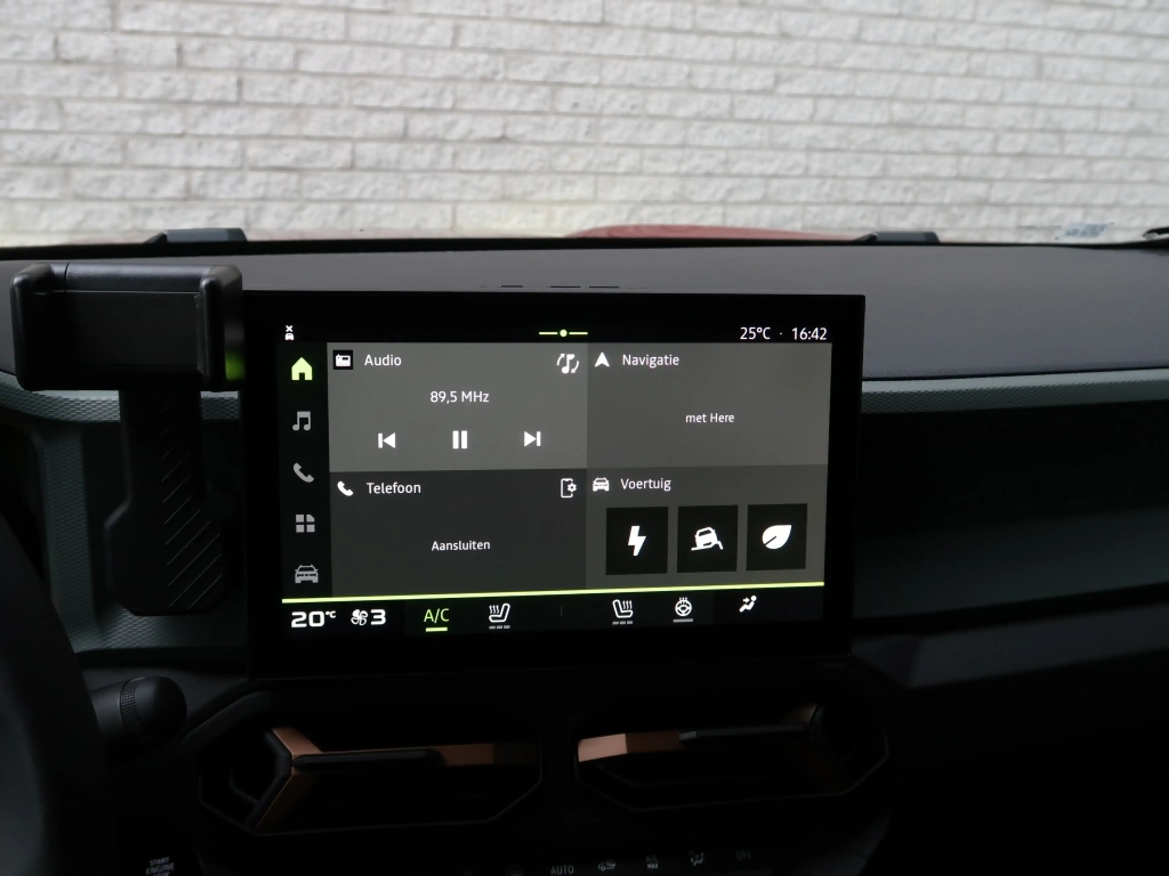 Dacia Duster 1.6 E-TECH Hybrid 140 Extreme | Navi | Stoel-/Stuu — photo 14