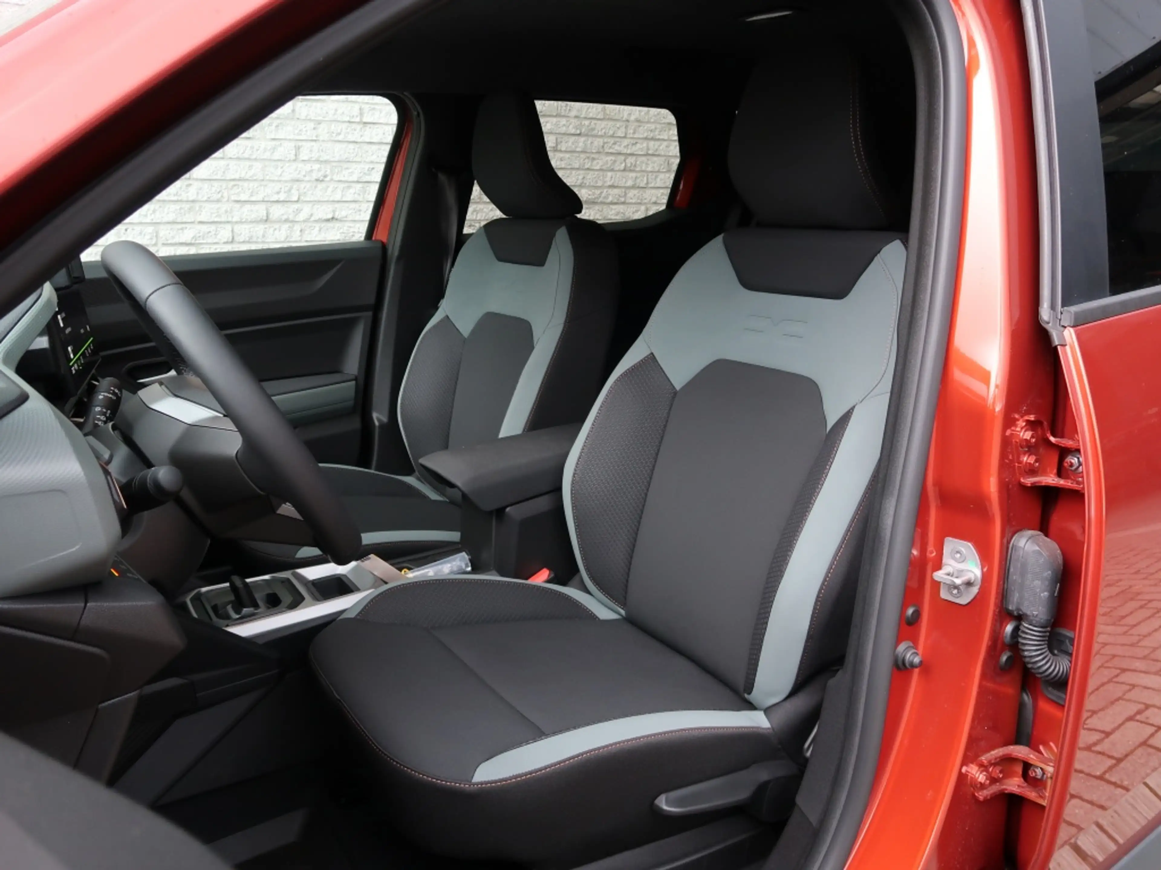 Dacia Duster 1.6 E-TECH Hybrid 140 Extreme | Navi | Stoel-/Stuu — photo 8