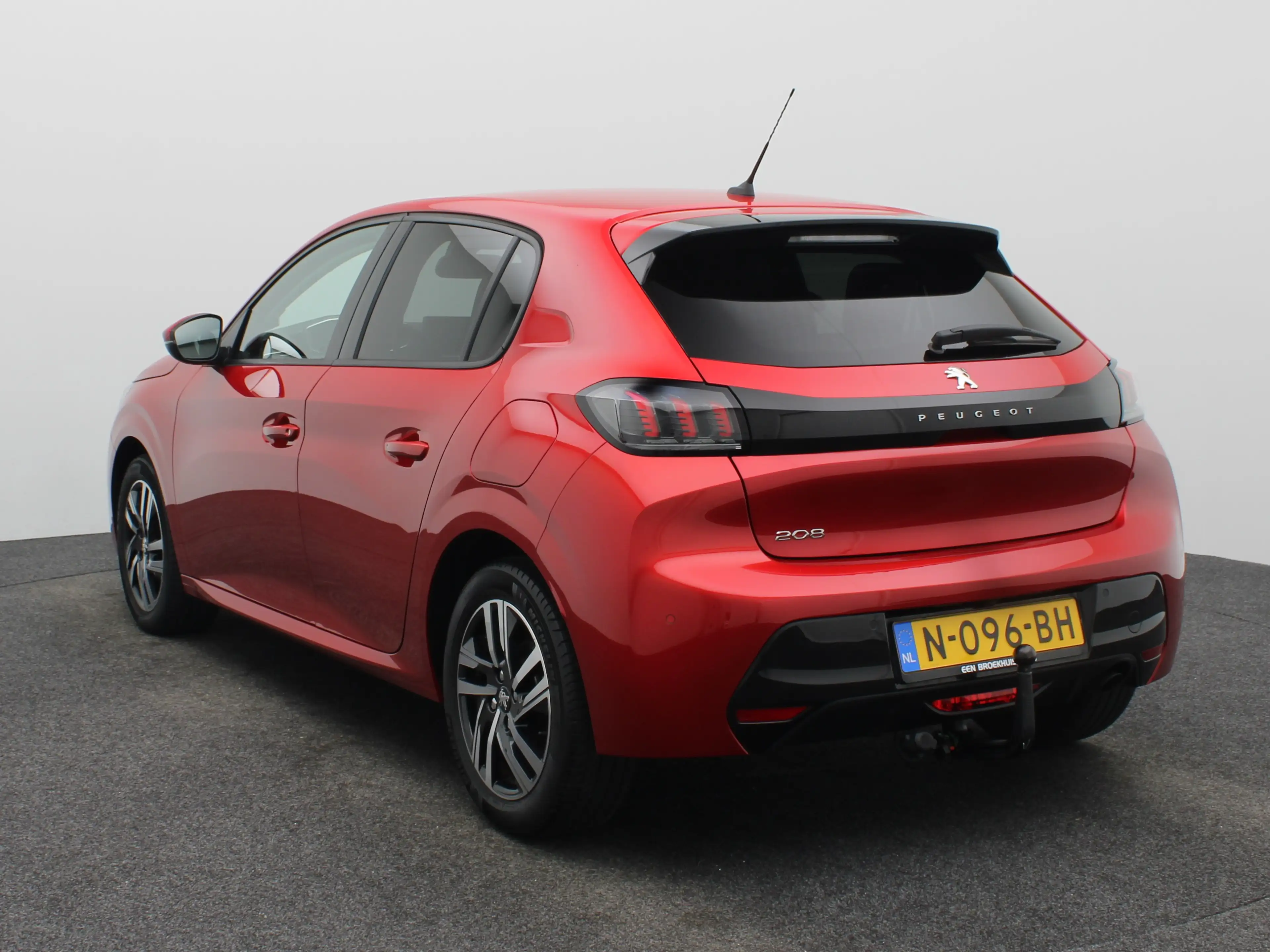 Peugeot 208 1.2 PureTech Allure Pack | Carplay | PDC | Camera — photo 10