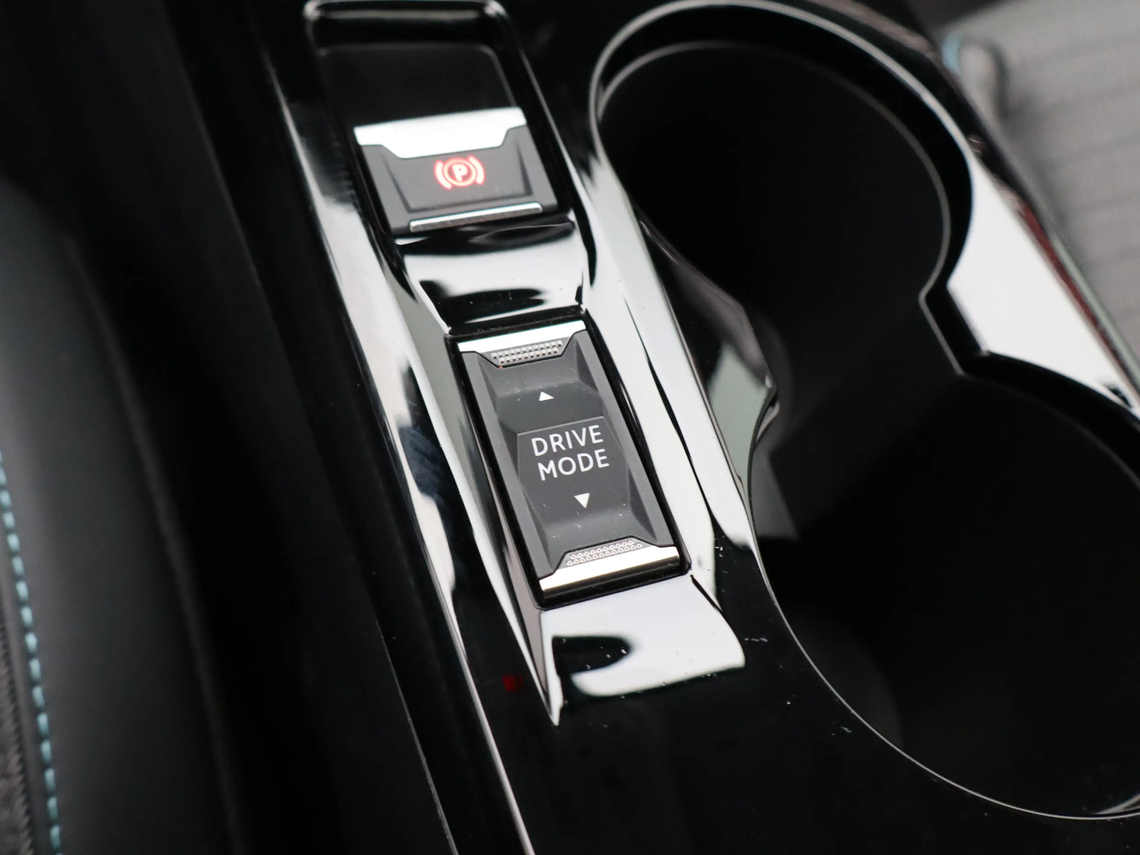 Peugeot 208 1.2 PureTech Allure Pack | Carplay | PDC | Camera — photo 27