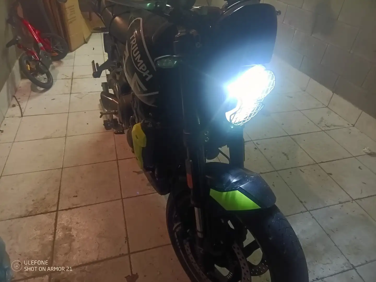 Triumph Trident 660 Sárga - 1