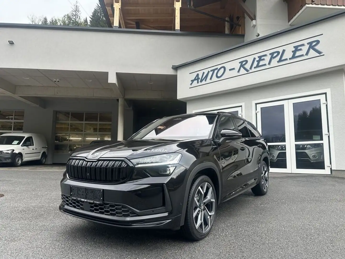 Skoda Kodiaq 2,0 TDI 4x4 Sportline DSG Schwarz - 1