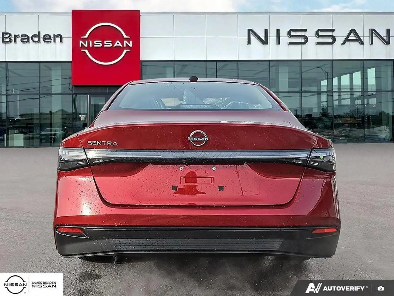 Nissan Sentra снимка Nissan Sentra