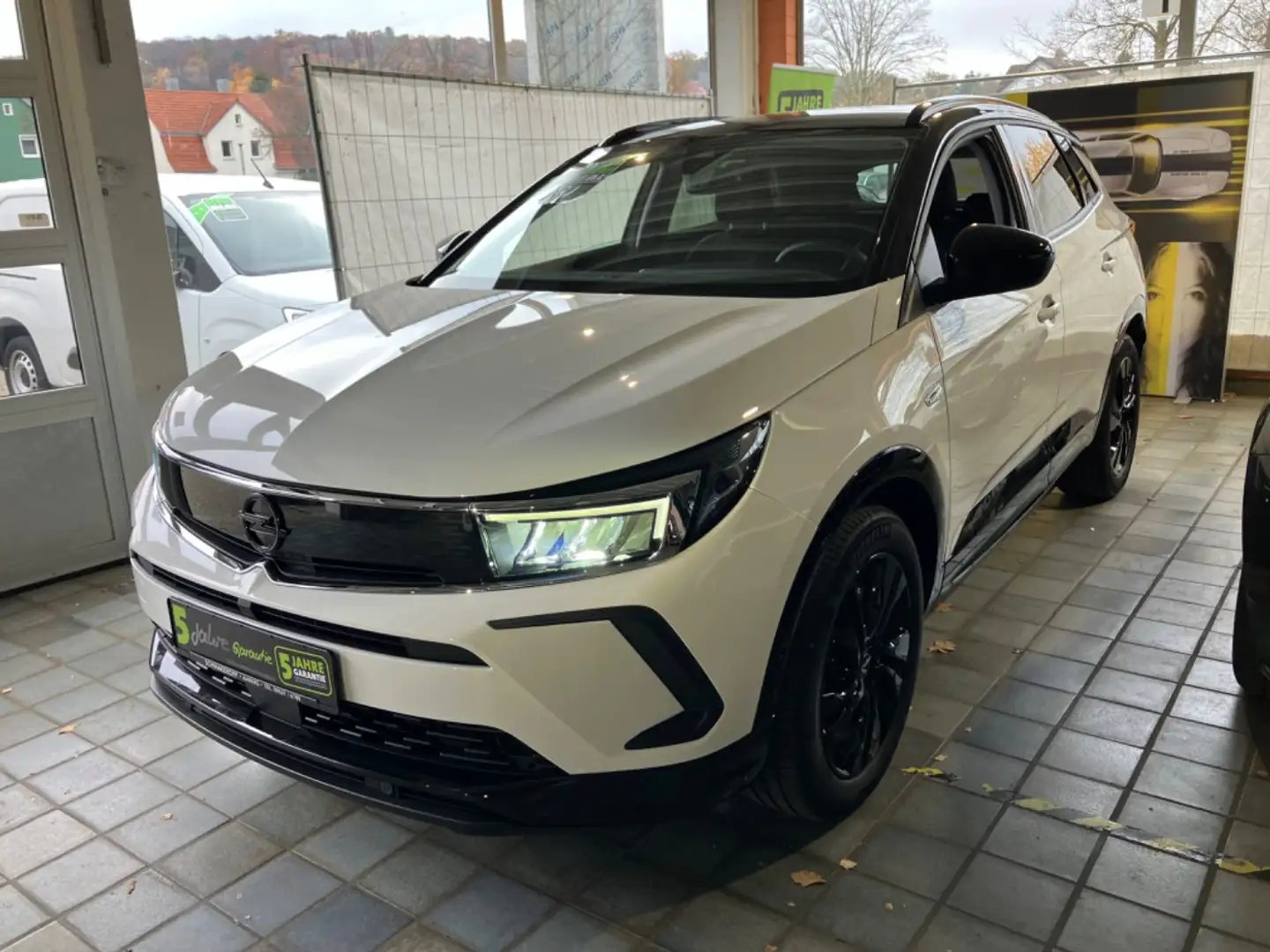 Opel Grandland 1.2T Fin. ab 2,99% Navi,Parpilot,Sitzh Weiß - 2