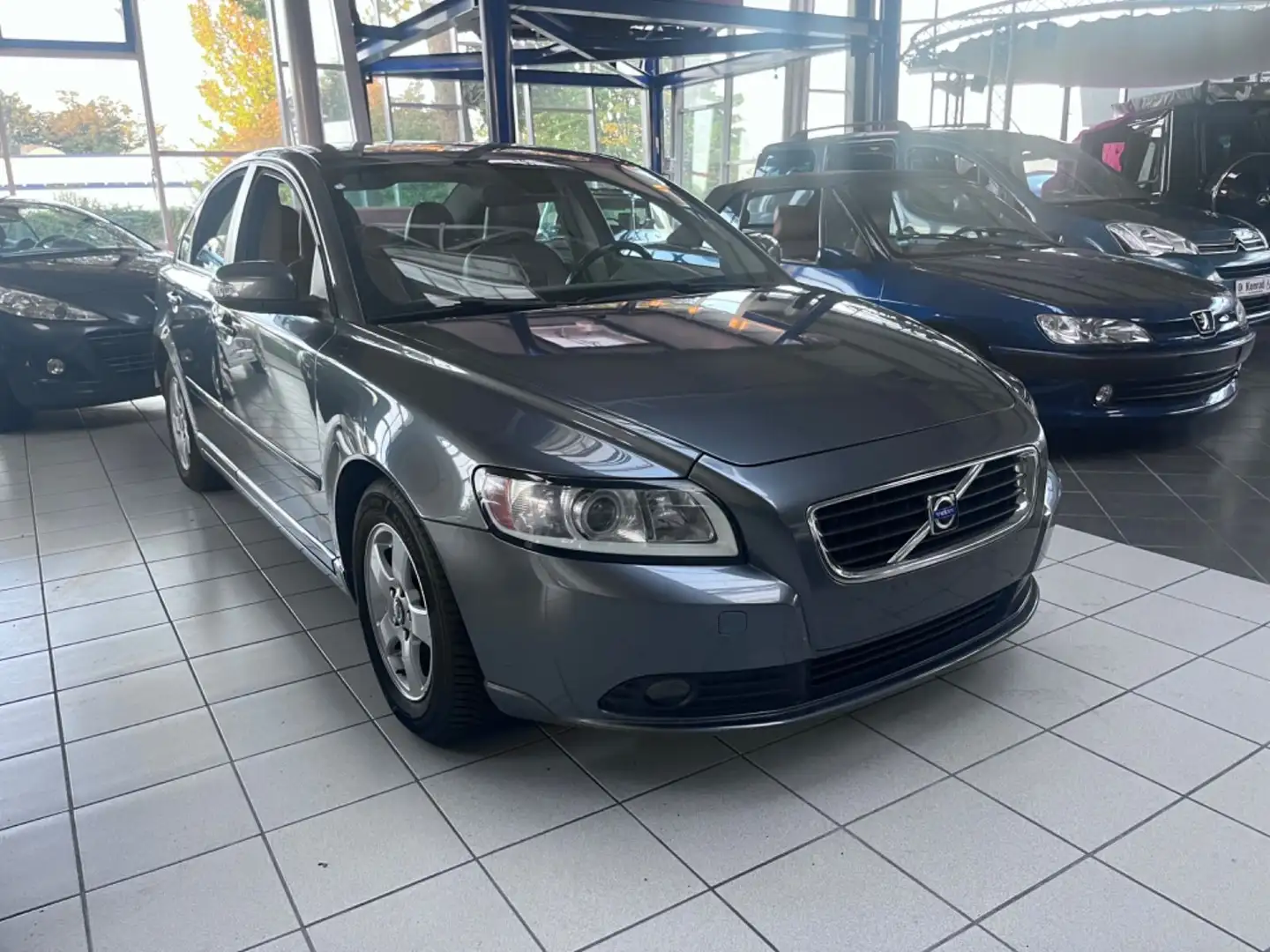 Volvo S40 Lim. 1.6 D Momentum*Allwetter*TÜV*Zahnriemen Grau - 1