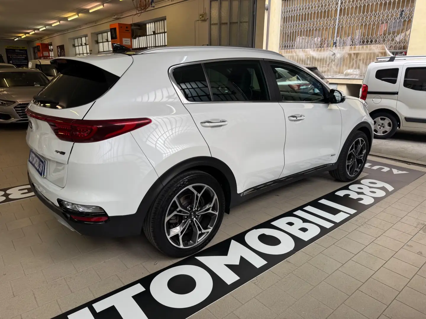 Kia Sportage Sportage 2.0 CRDI 185 CV AT8 AWD Mild Hybrid 48V G Bianco - 2