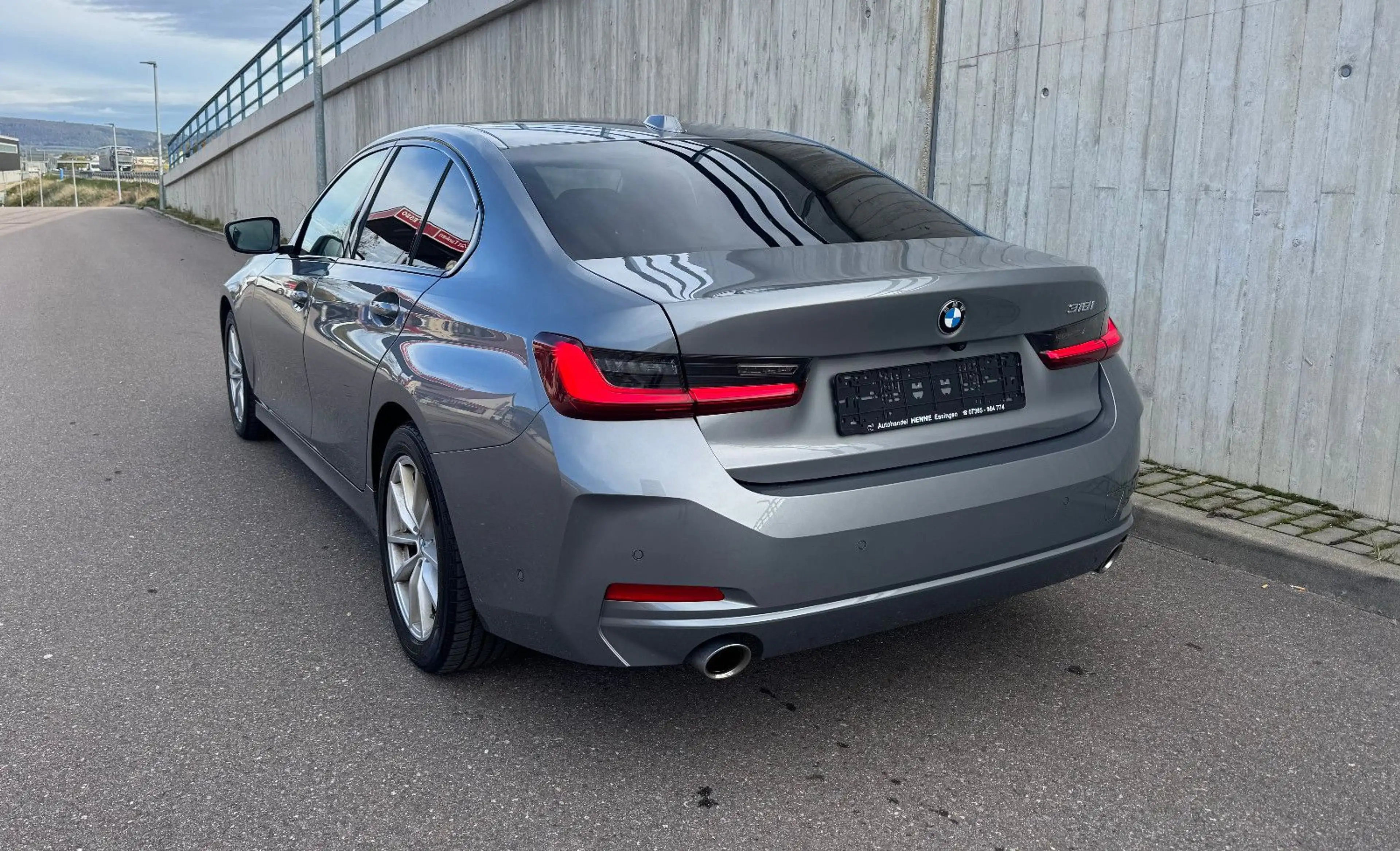 BMW 318 i Lim Autom. LED Navi HuD Curved Live Cam SHZ — photo 4