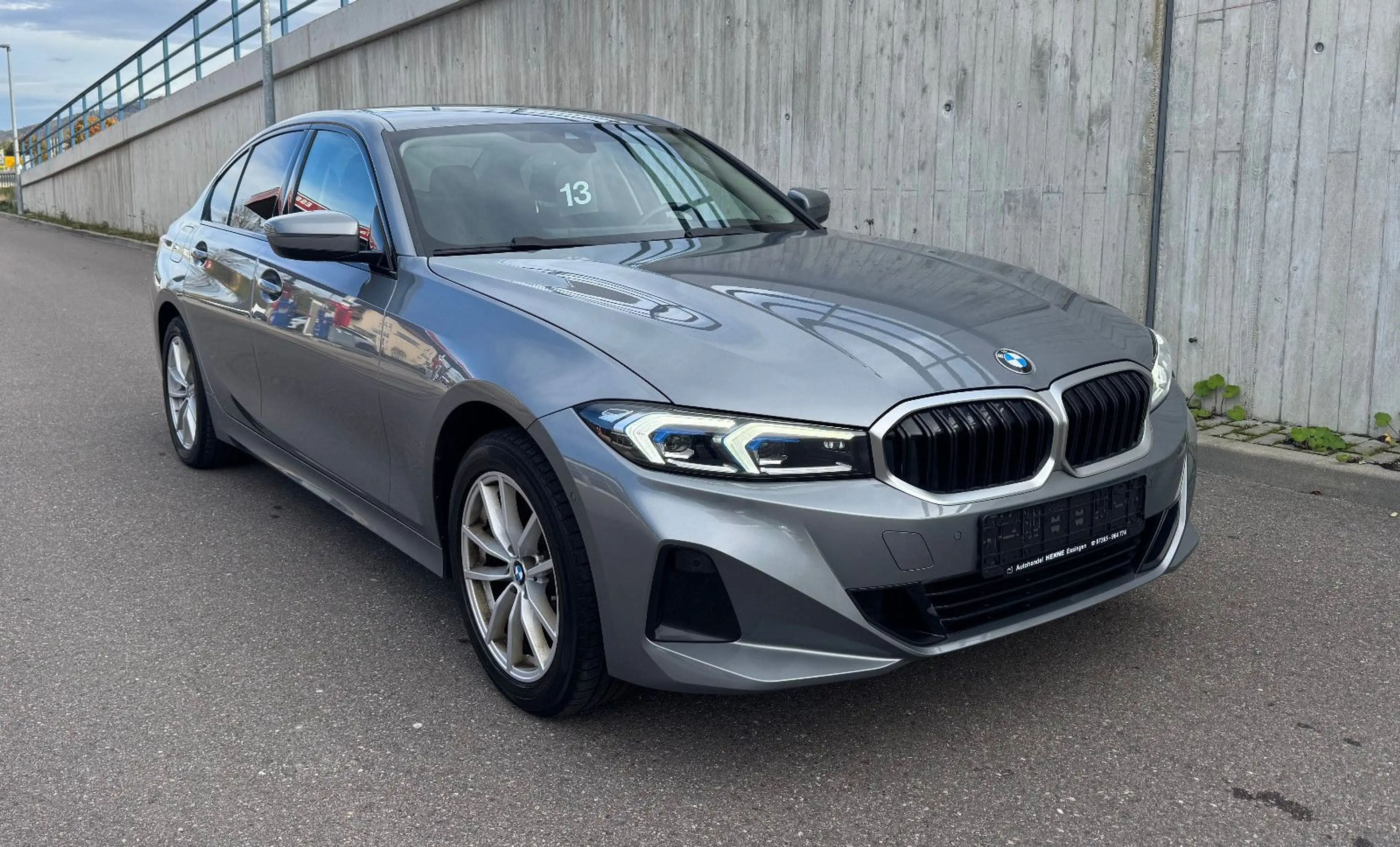 BMW 318 i Lim Autom. LED Navi HuD Curved Live Cam SHZ — photo 2