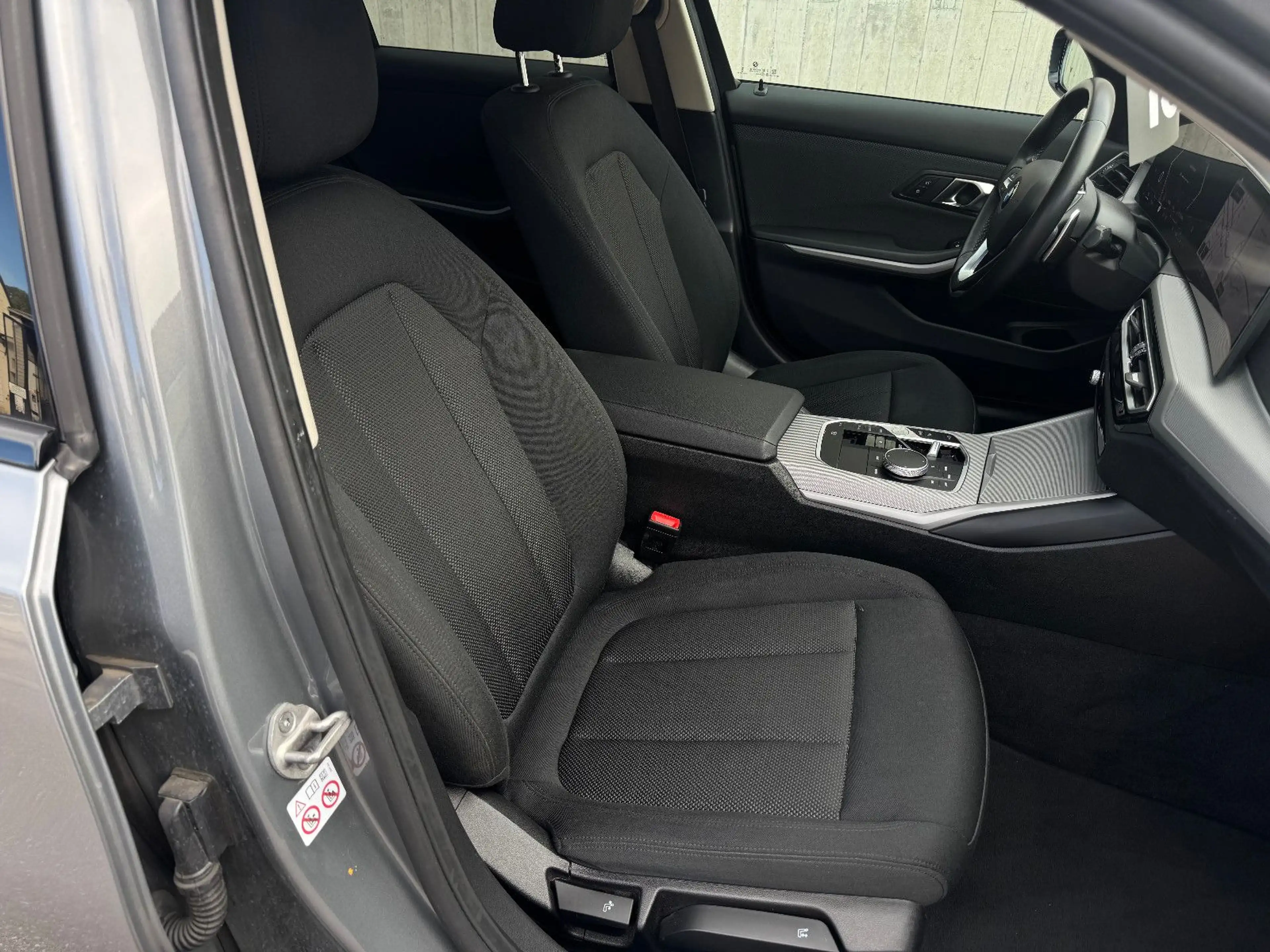 BMW 318 i Lim Autom. LED Navi HuD Curved Live Cam SHZ — photo 8