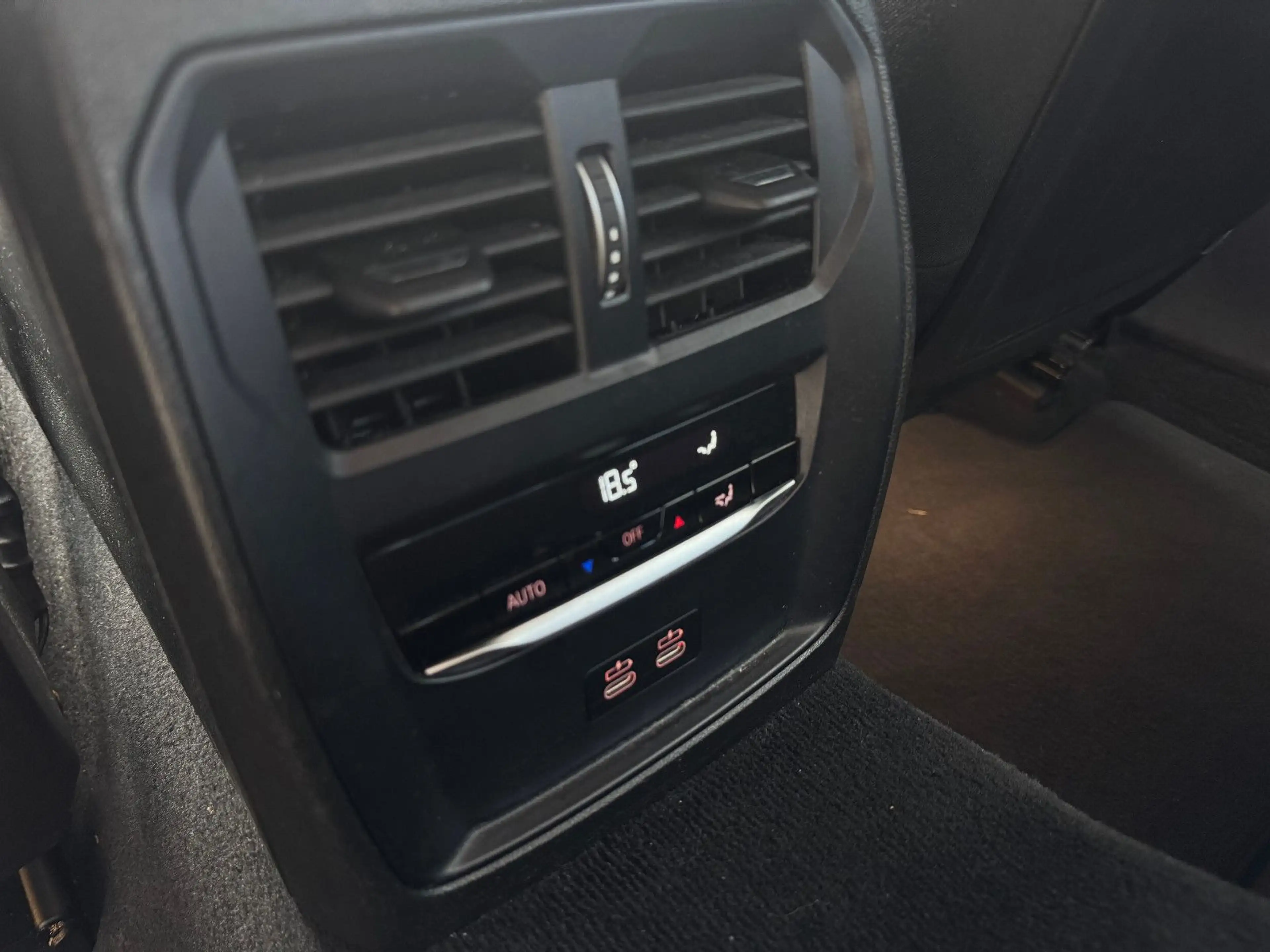 BMW 318 i Lim Autom. LED Navi HuD Curved Live Cam SHZ — photo 11
