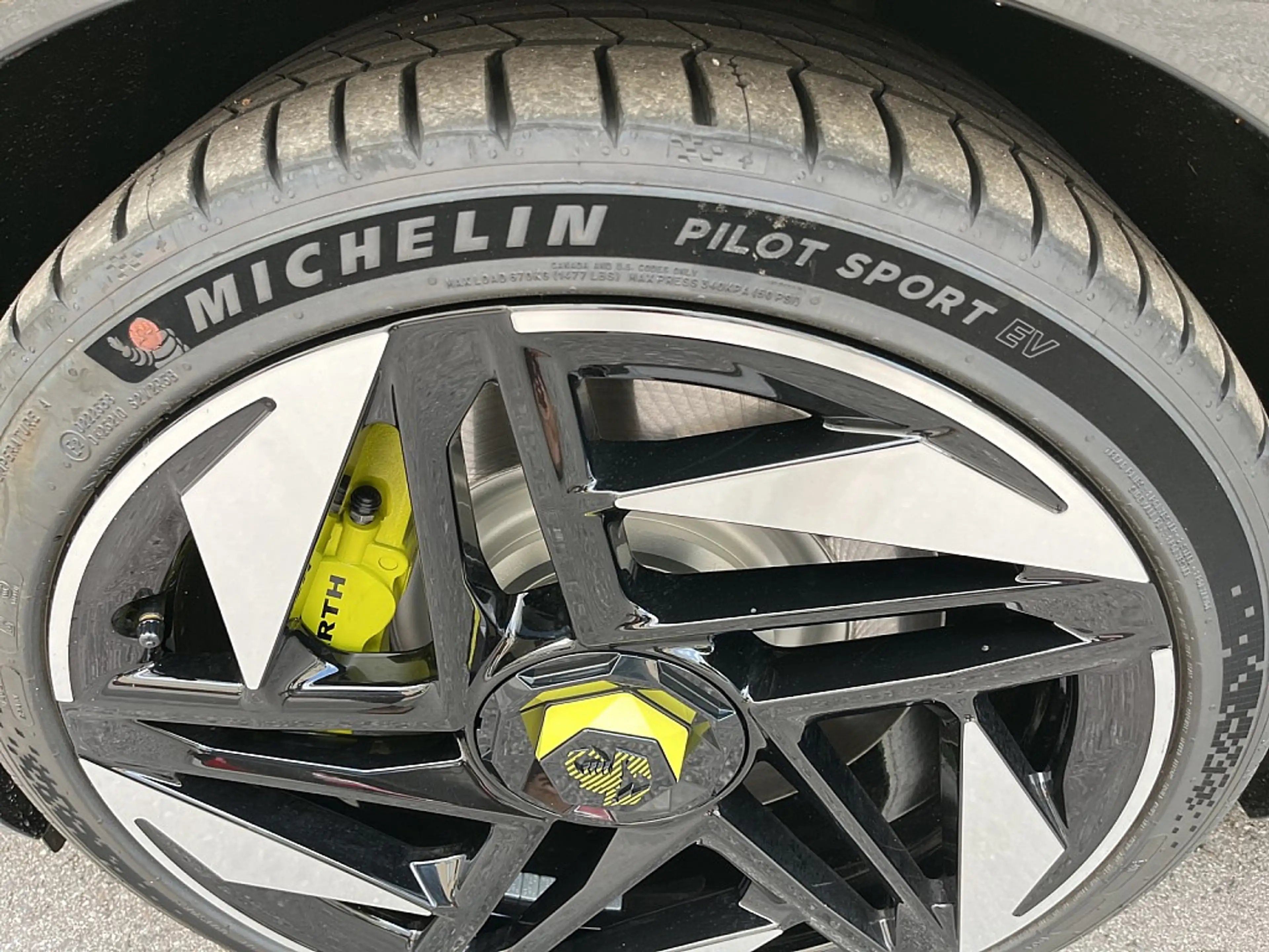 Abarth 600e 54kWh Scorpionissima — photo 15