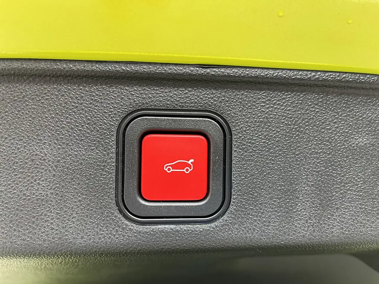 Abarth 600e 2025 — фото 14