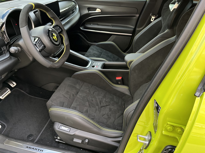 Abarth 600e 54kWh Scorpionissima — photo 4