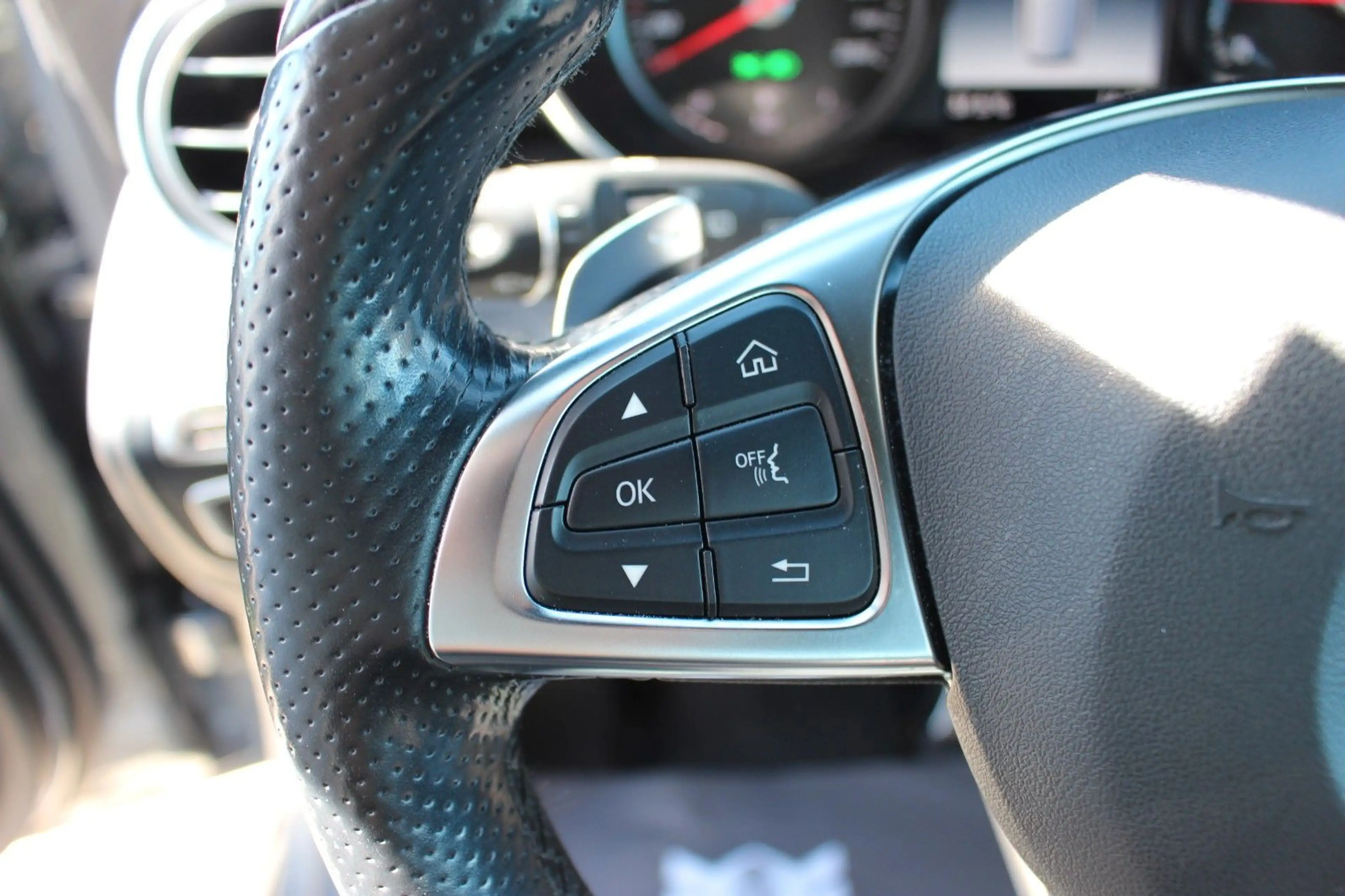 Mercedes-Benz GLC 250 d 4MATIC/VOLL SHEFT/LED/AHK/ALCANTARA/BT — photo 14