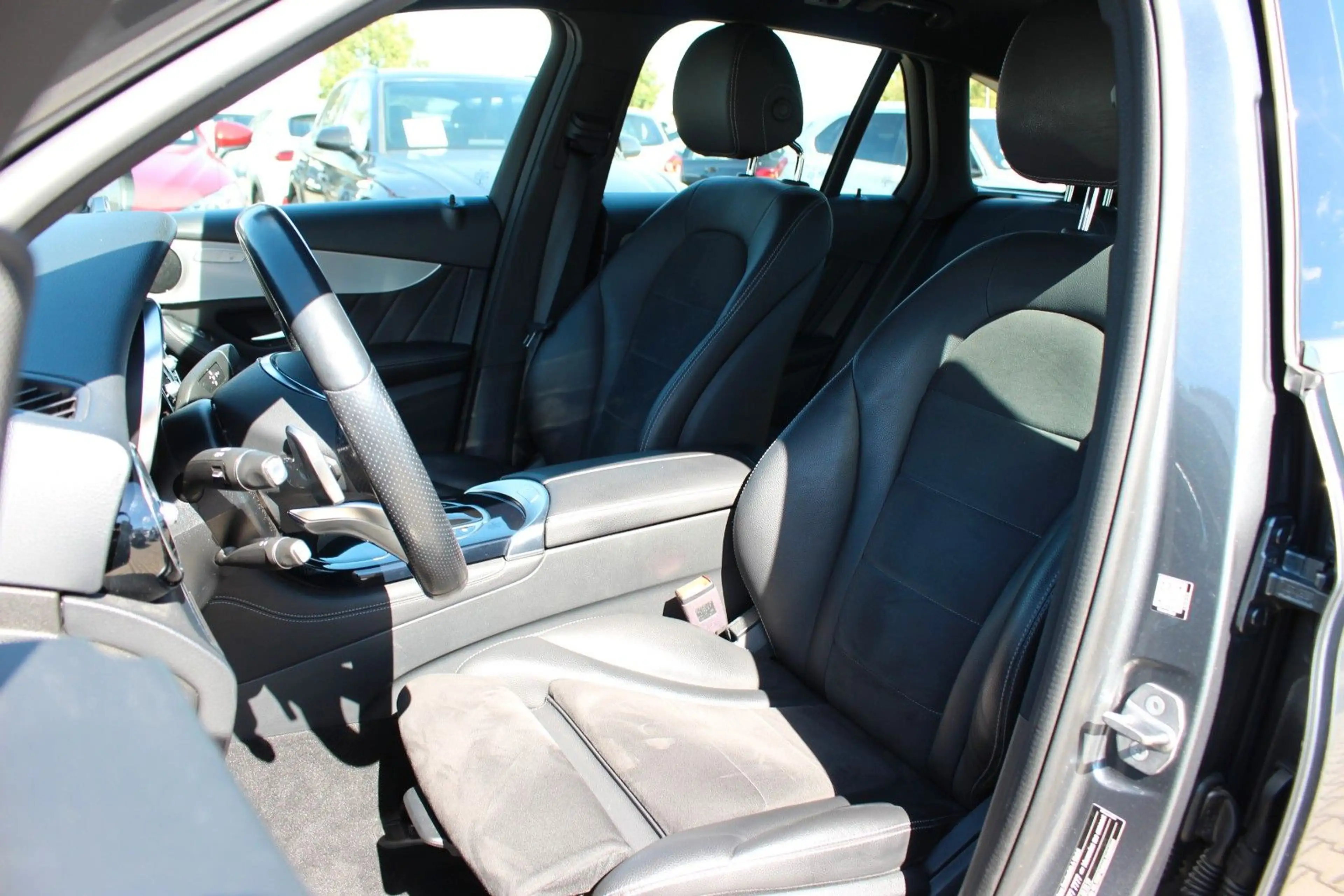 Mercedes-Benz GLC 250 d 4MATIC/VOLL SHEFT/LED/AHK/ALCANTARA/BT — photo 10
