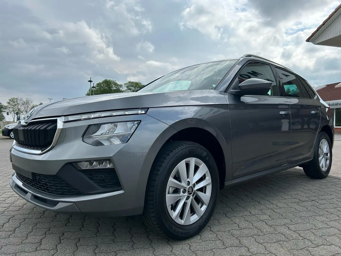 Skoda Kamiq Selection 1.0 TSI / 4 J. Garantie 85 kW (116 PS... Grau - 1